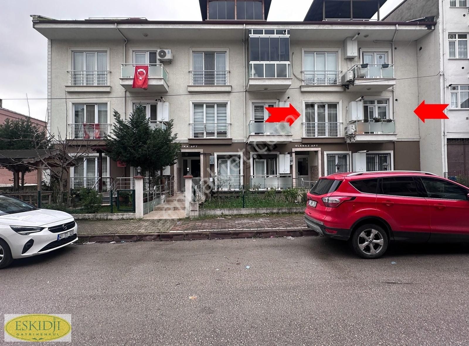 İzmit M. Alipaşa Satılık Daire Eskidjiden Harika Konumlu Satılık Ara Kat 2+1