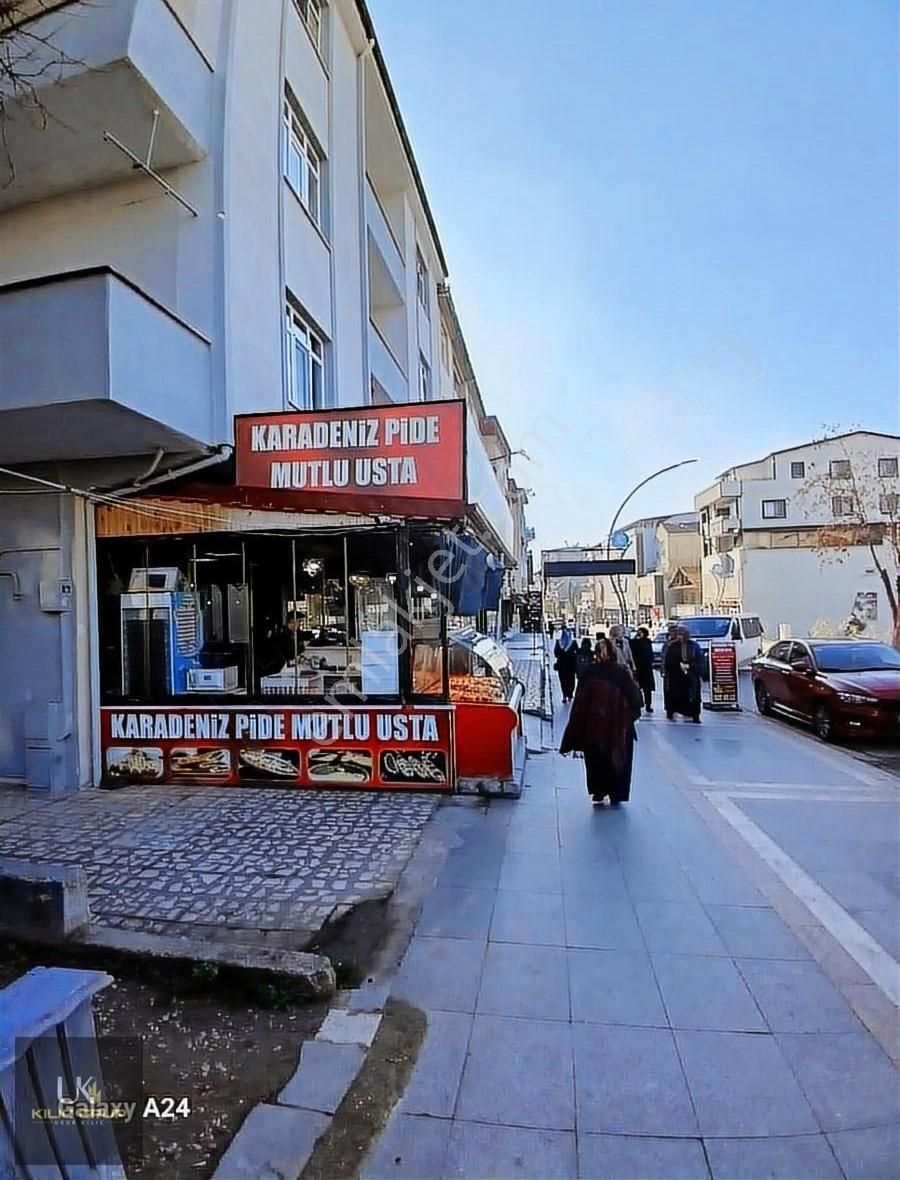 Körfez Esentepe Kiralık Dükkan & Mağaza Körfezin Kalbi Ağadere Caddesi'nde 125 M2 Olan İşyeri Kiralıktır