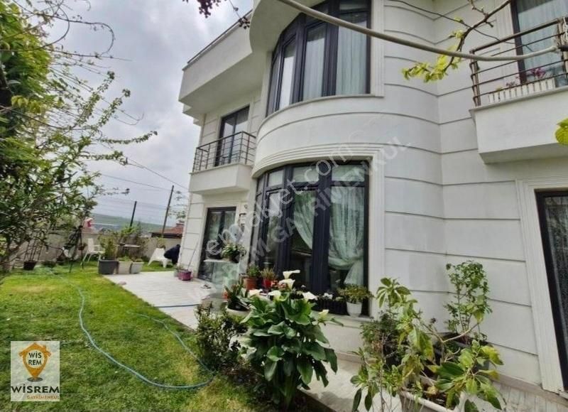 Çiftlikköy Çiftlik Satılık Villa Yalova Çiftlikköy'de Deniz Manzaralı Satılık Müstakil Villa