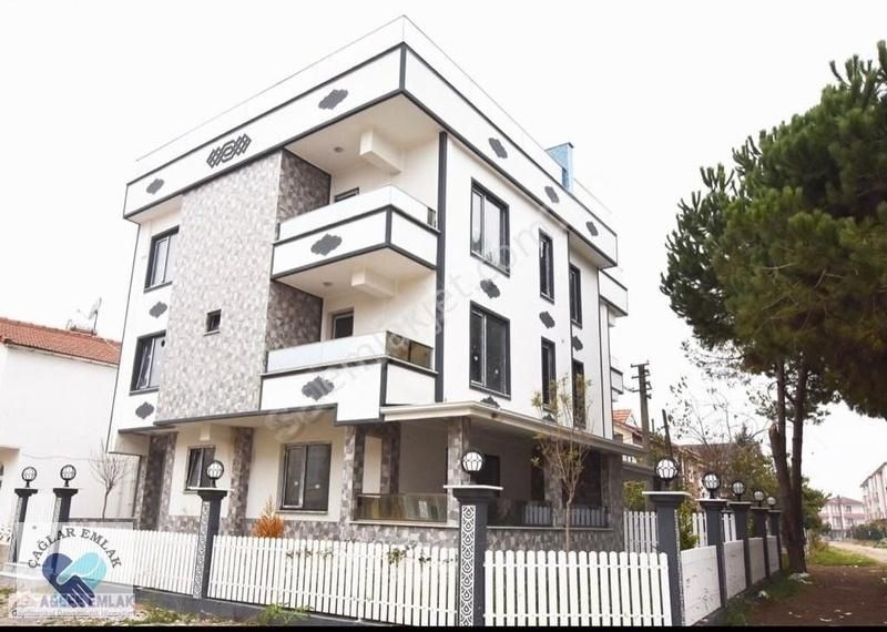 Karasu Yalı Satılık Villa 4+1 Villa Sauna, Jakuzi, Kendine Özel Havuz