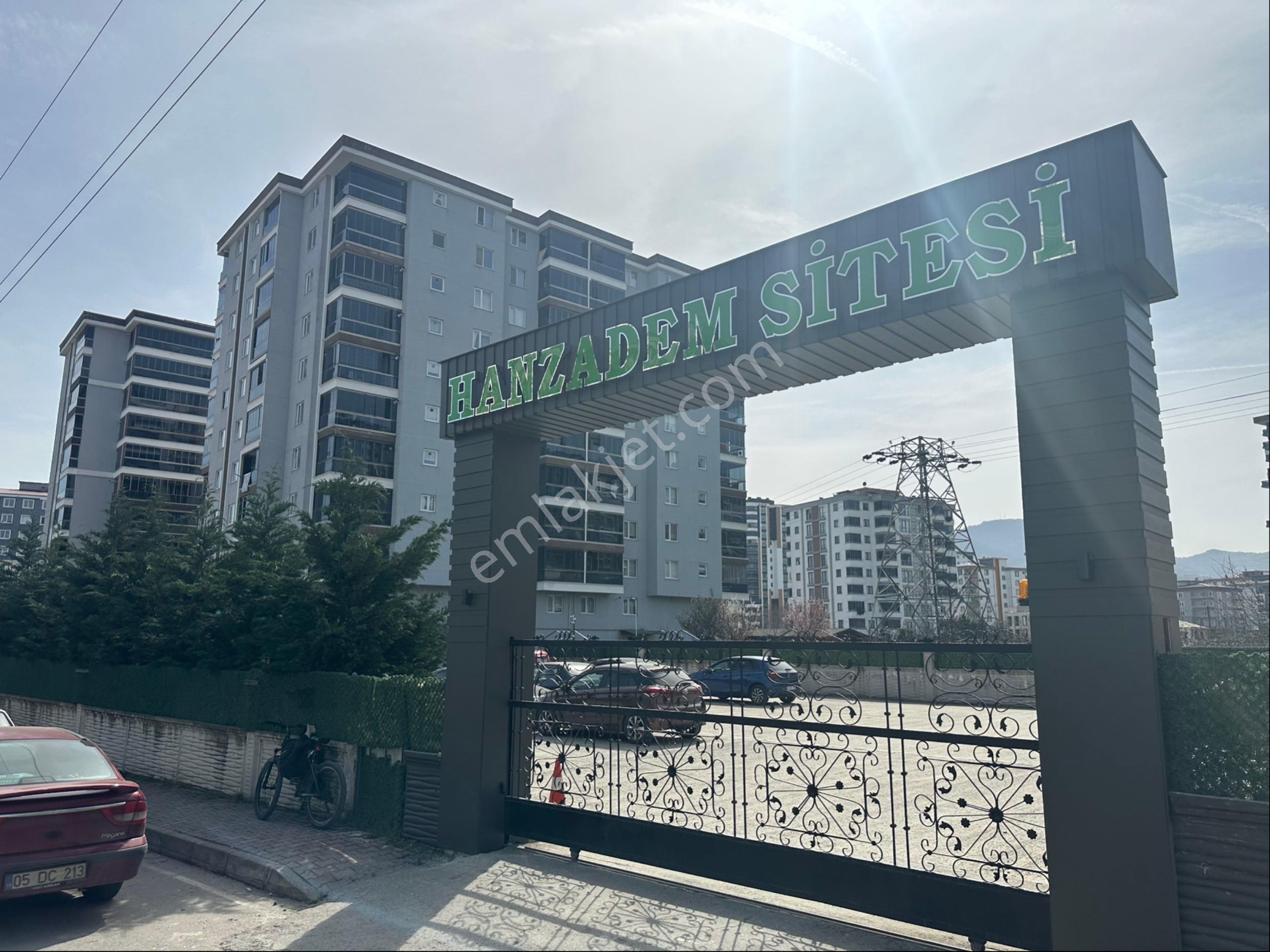 Deneyim'den Derebahçe Hanzadem Sitesinde Satılık 3+1 Daire
