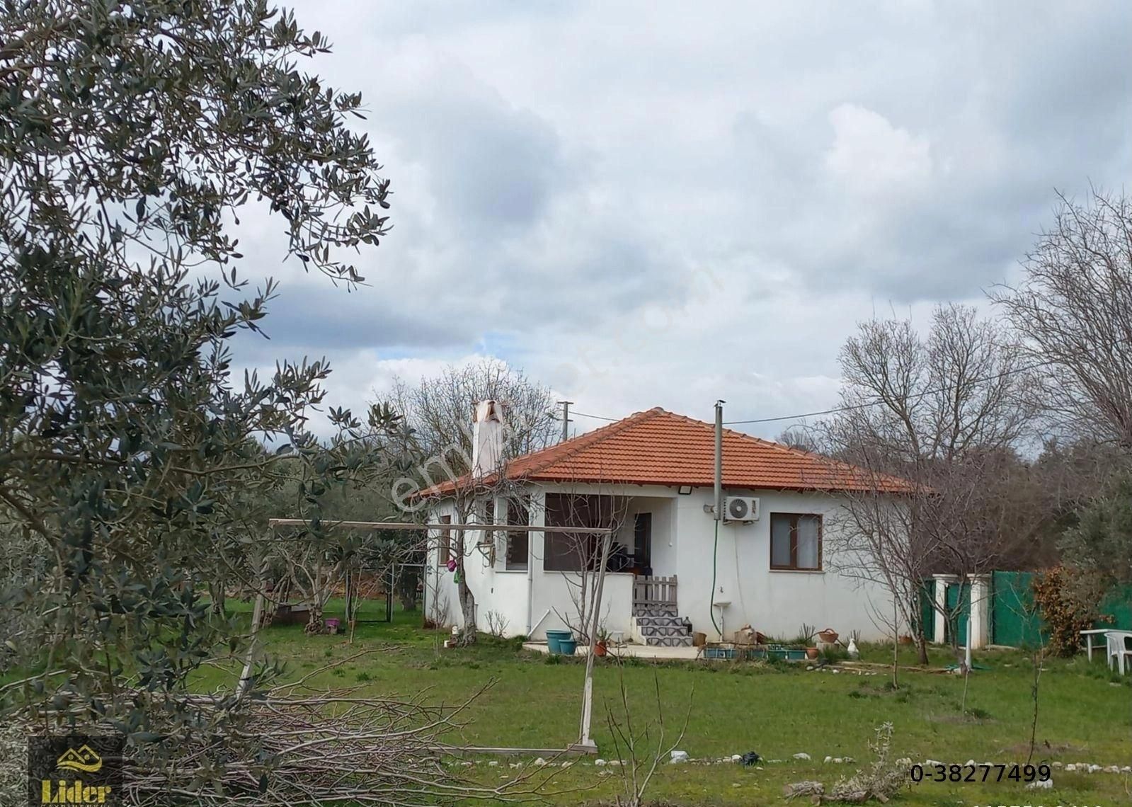 Menteşe Yerkesik Satılık Konut İmarlı Lider'den Muğla Menteşe Yerkesik'te Satılık İçinde Evi Olan 2.700 M2 Tarla