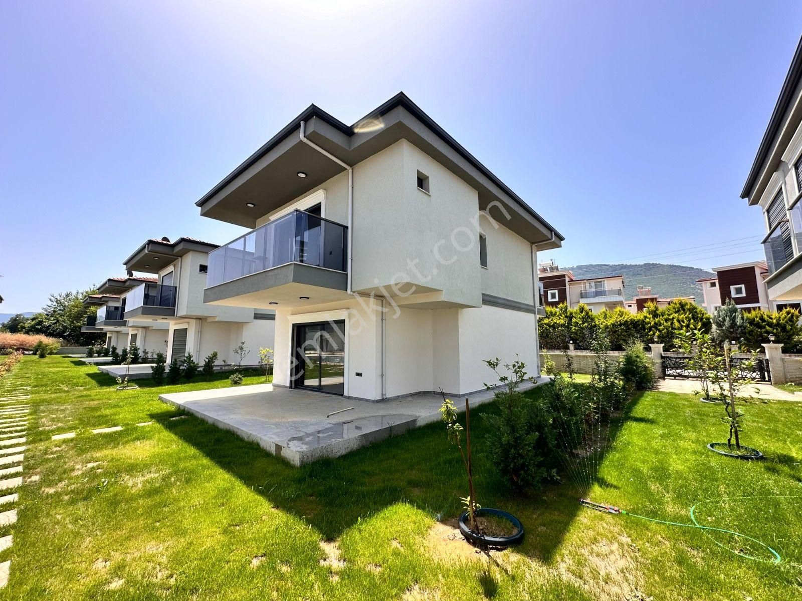 Kuşadası Güzelçamlı Satılık Villa Kuşadası Güzelçamlı'da Satılık 3+1 Site İçerisinde Müstakil Villa