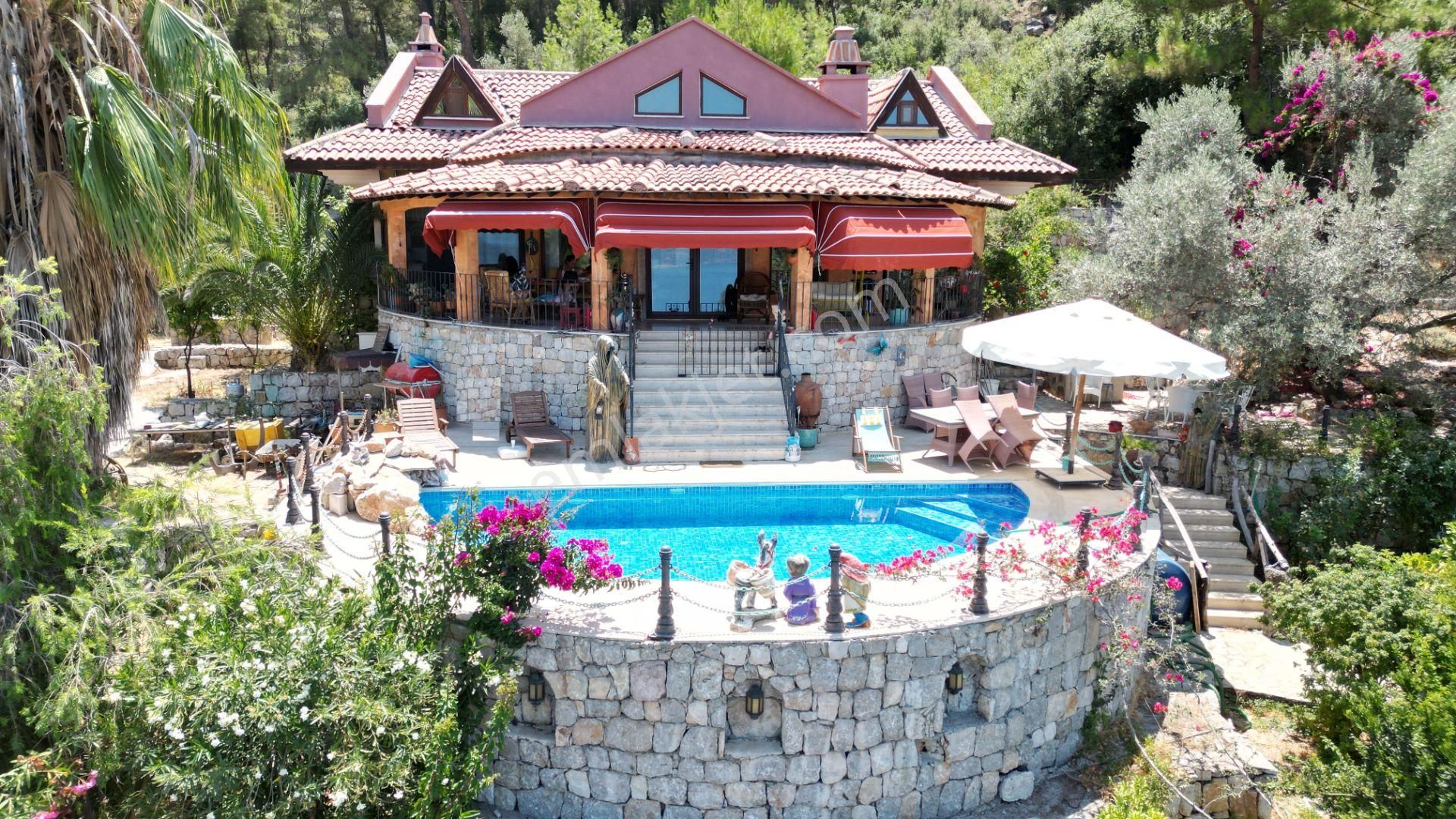 Fethiye Faralya Satılık Villa Stoptan Faralya 1900m² Arsa İçinde 300m² Özel Tasarım Taş Villa