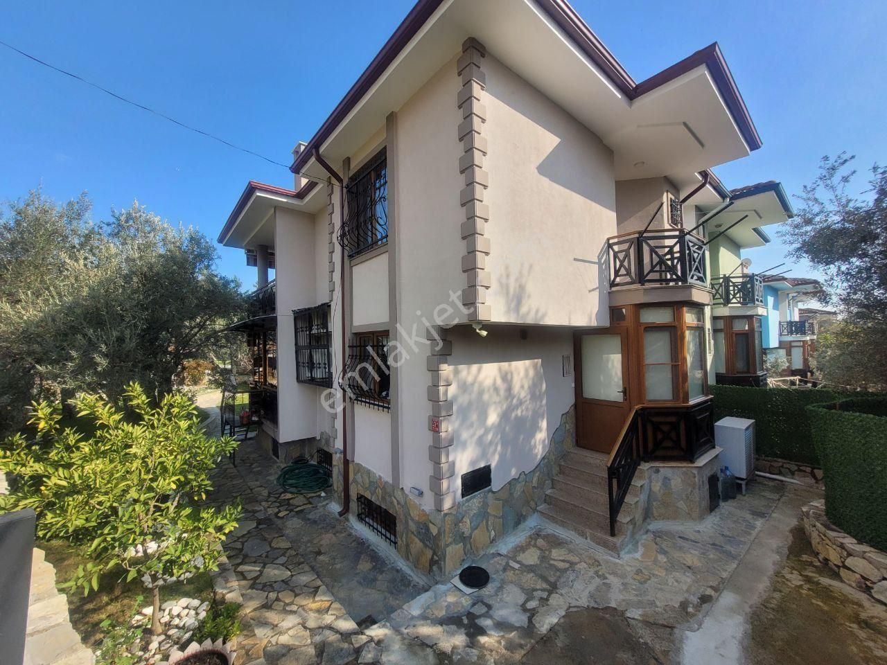 Edremit Altınoluk Satılık Villa Akman'dan Doğa Ve Deniz Manzaralı 6+1 Satılık Müstakil Villa