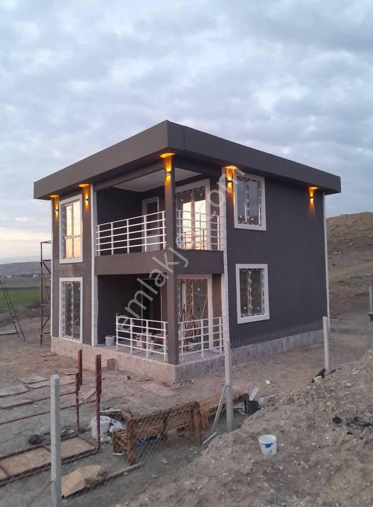 Ayaş Akkaya Satılık Villa Ayaş Akkaya Mevkide 543 M2 İmarlı Arsa Üzerinde 130 M2 İki Katlı Eşyalı Satılık Villa