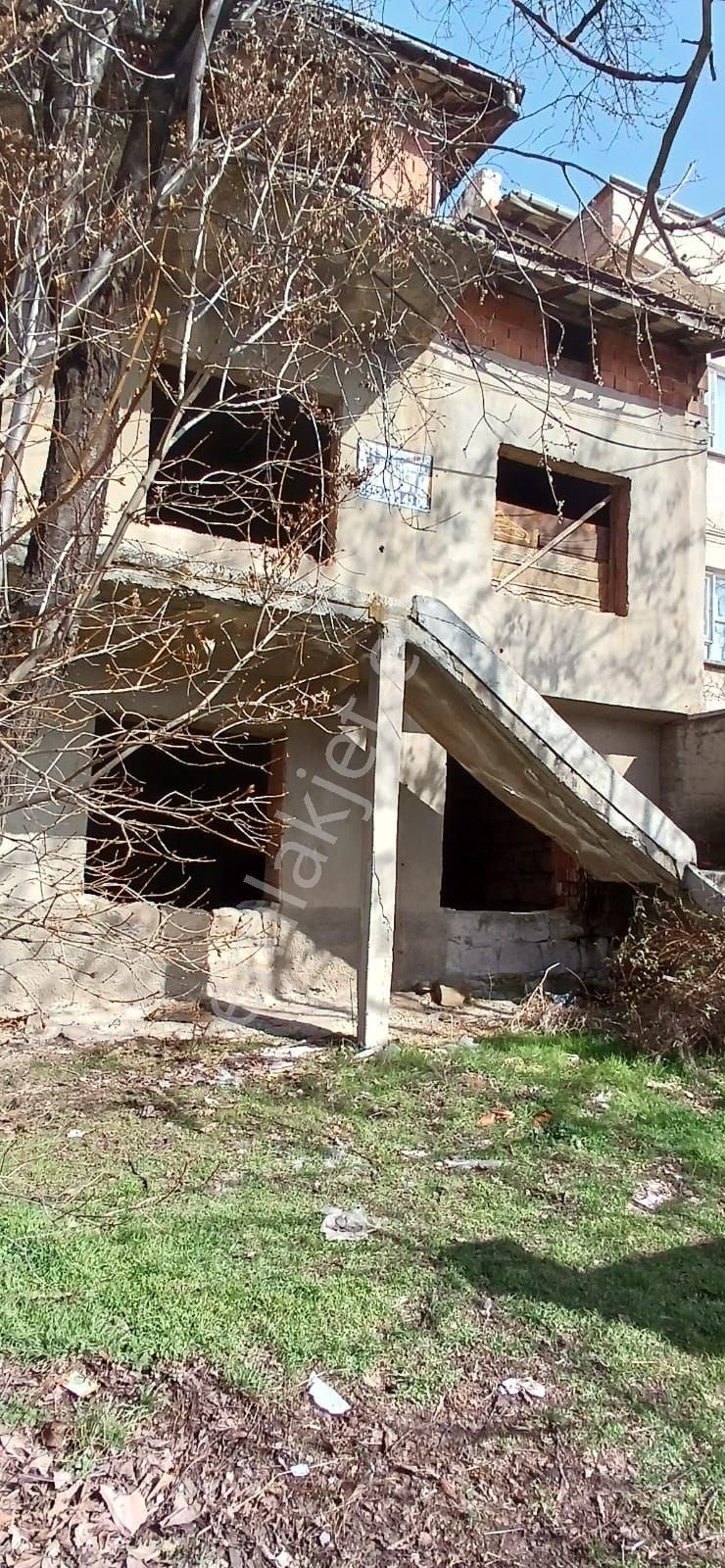 Tavşanlı Subaşı Mahallesinde Satılık 2 Adet Bahçeli Karkas Bina - Görsel 4