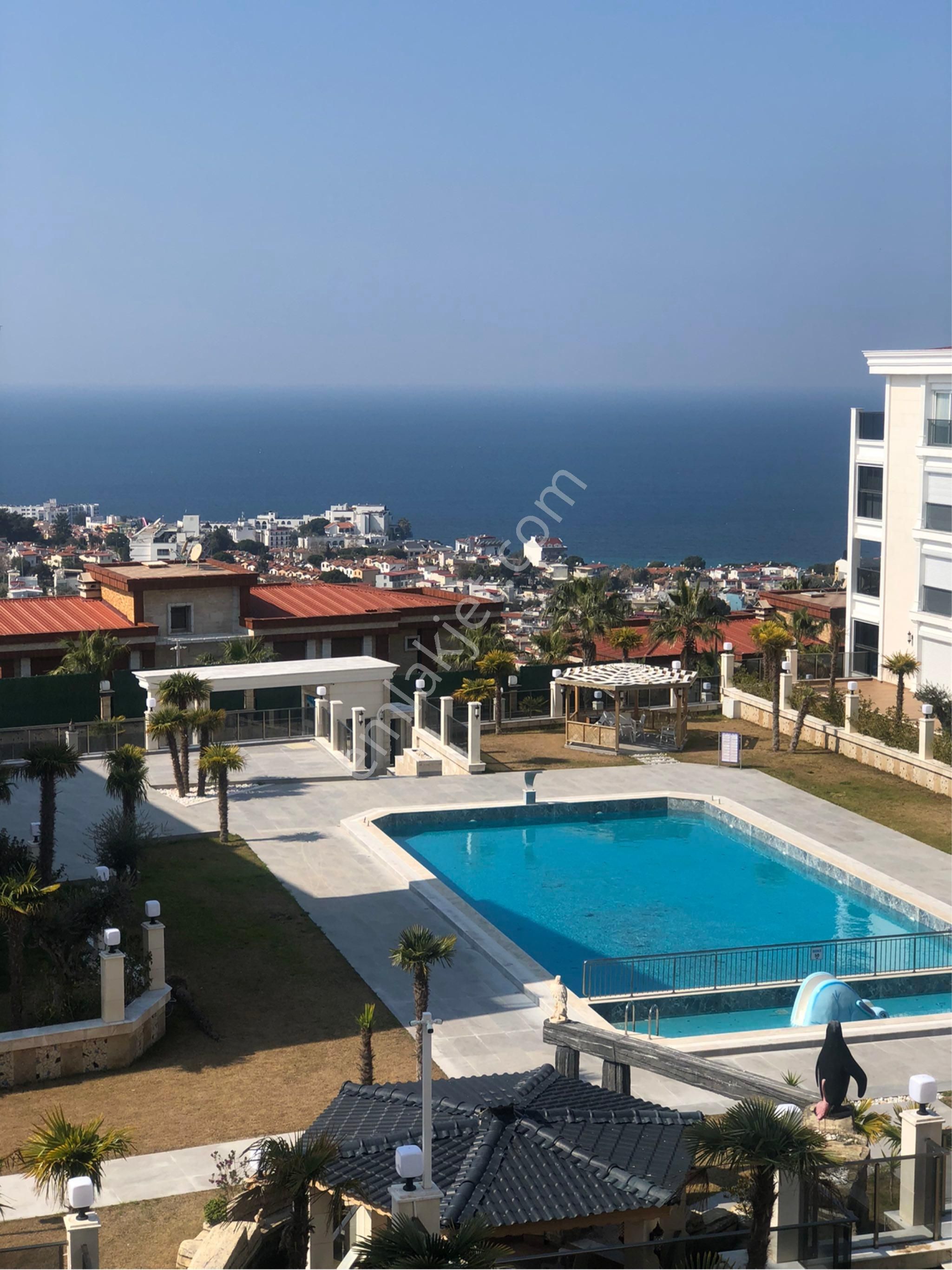 Kuşadası Kadınlar Denizi Kiralık Daire Kadınlardenizinde 3+1 150m2 Dgazlı Teraslı Deniz Manzaralı Havuzlu Site