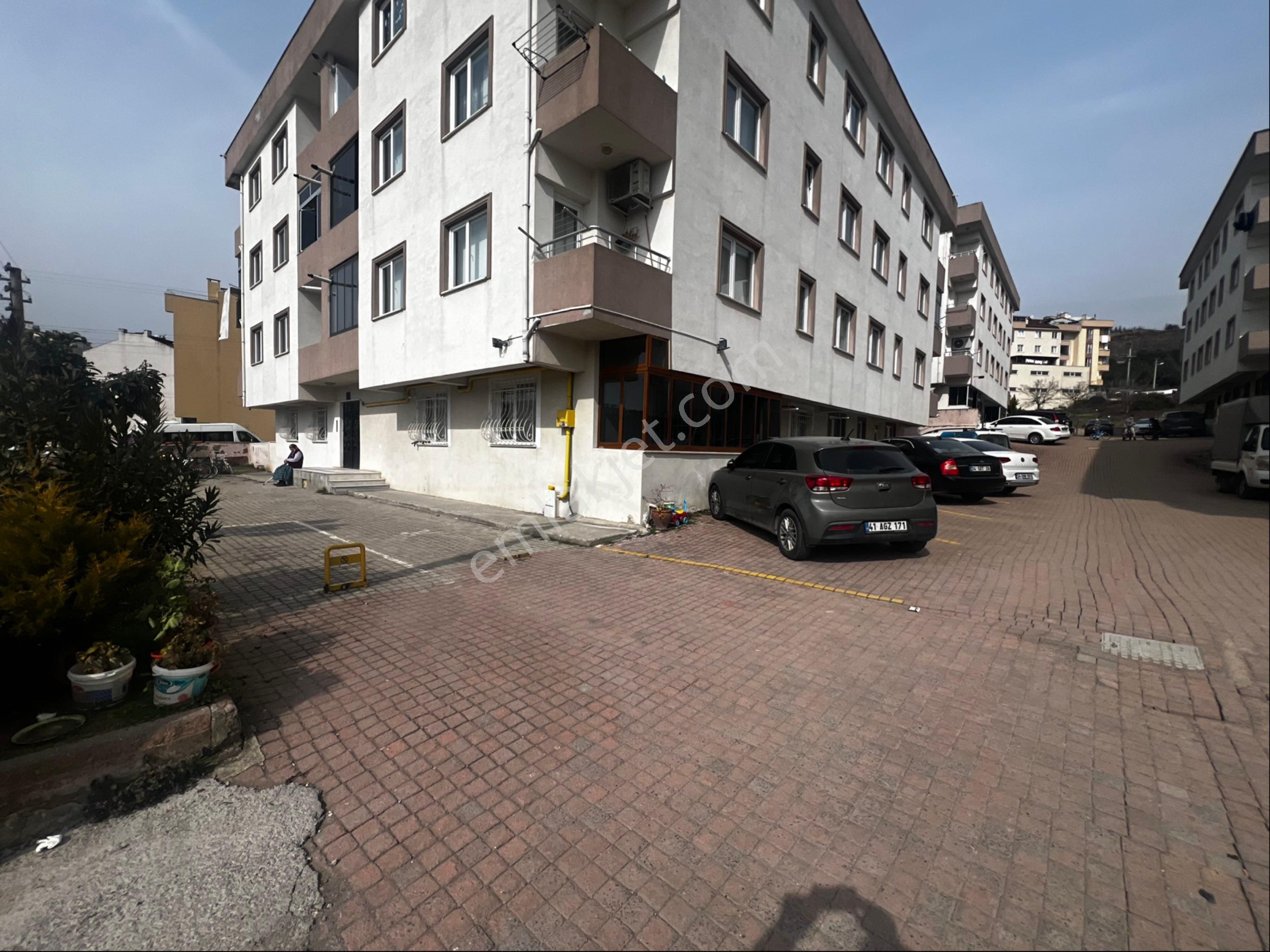 Gebze Gaziler Satılık Daire Gaziler Mh Metro Durağı Dibinde Net 120 M2 3+1 Arakat Daire