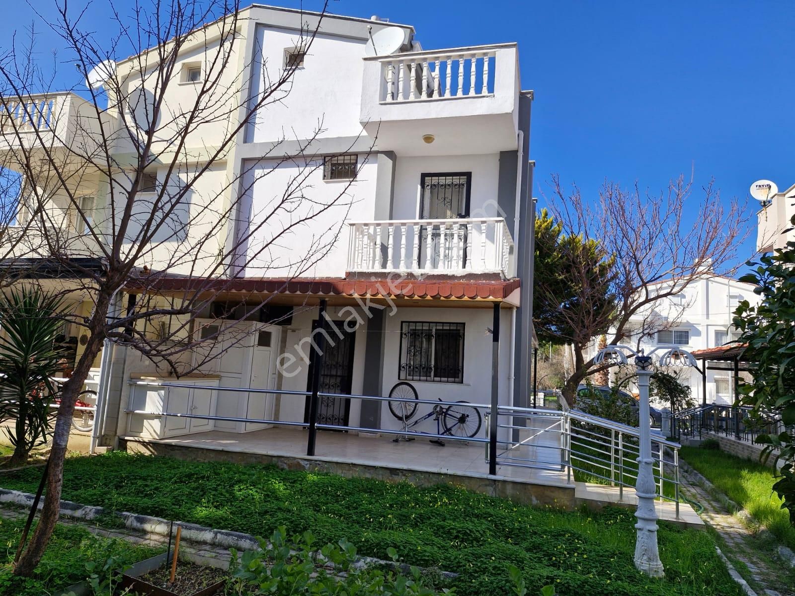 Kuşadası Güzelçamlı Satılık Villa Kuşadası Güzelçamlı Sahile Çok Yakın Satılık Villa