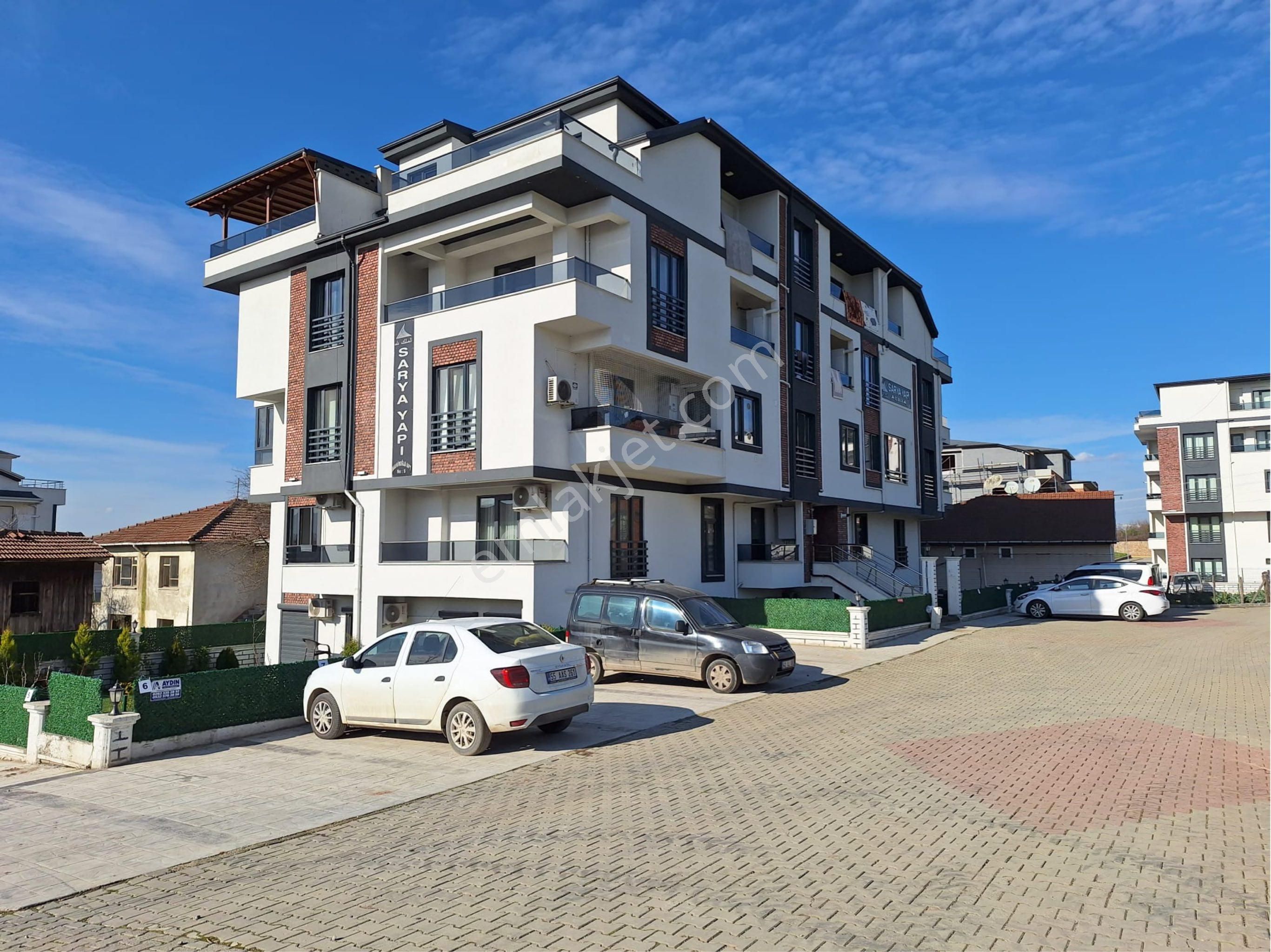 Başiskele Serdar Kiralık Daire Merkezi Konumda Ebeveyn Banyolu 3+1 Yeni Arakat Daire