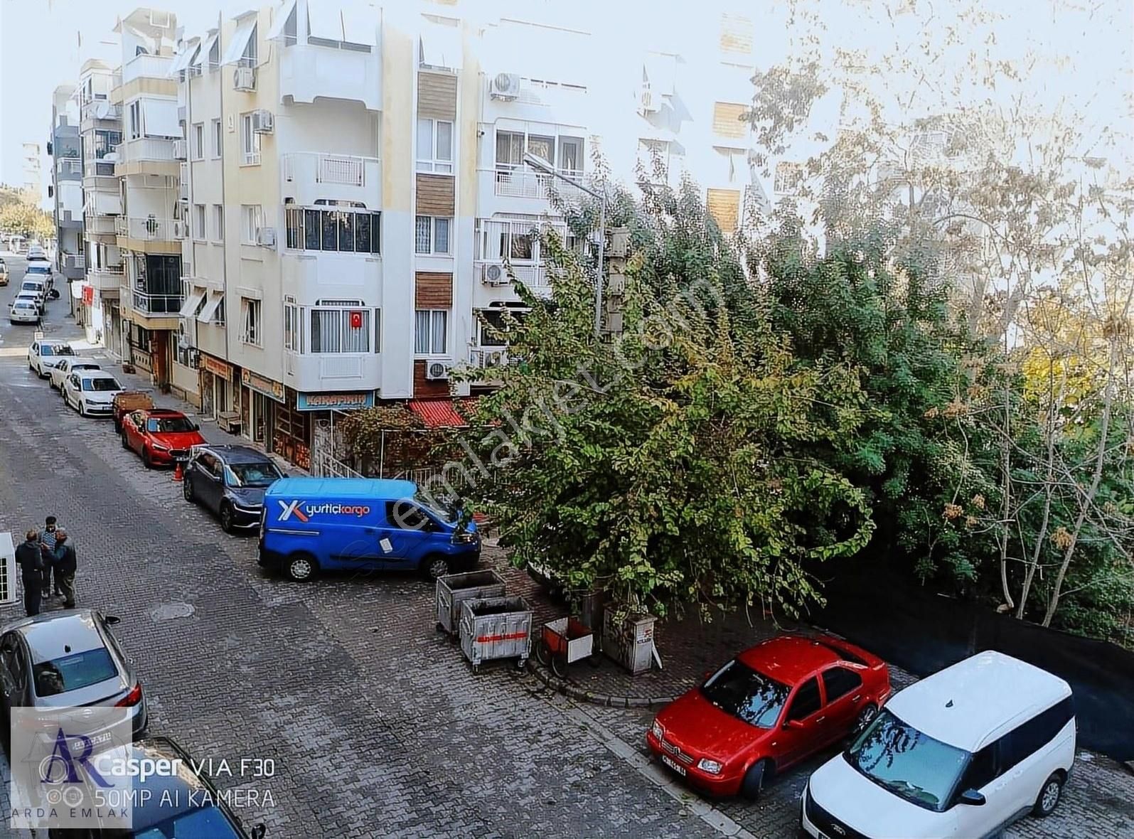 Karşıyaka Bahariye Satılık Daire K.yaka Lisesi Sokağında Asansörlü Çift Cephe Ara Kat Daire.