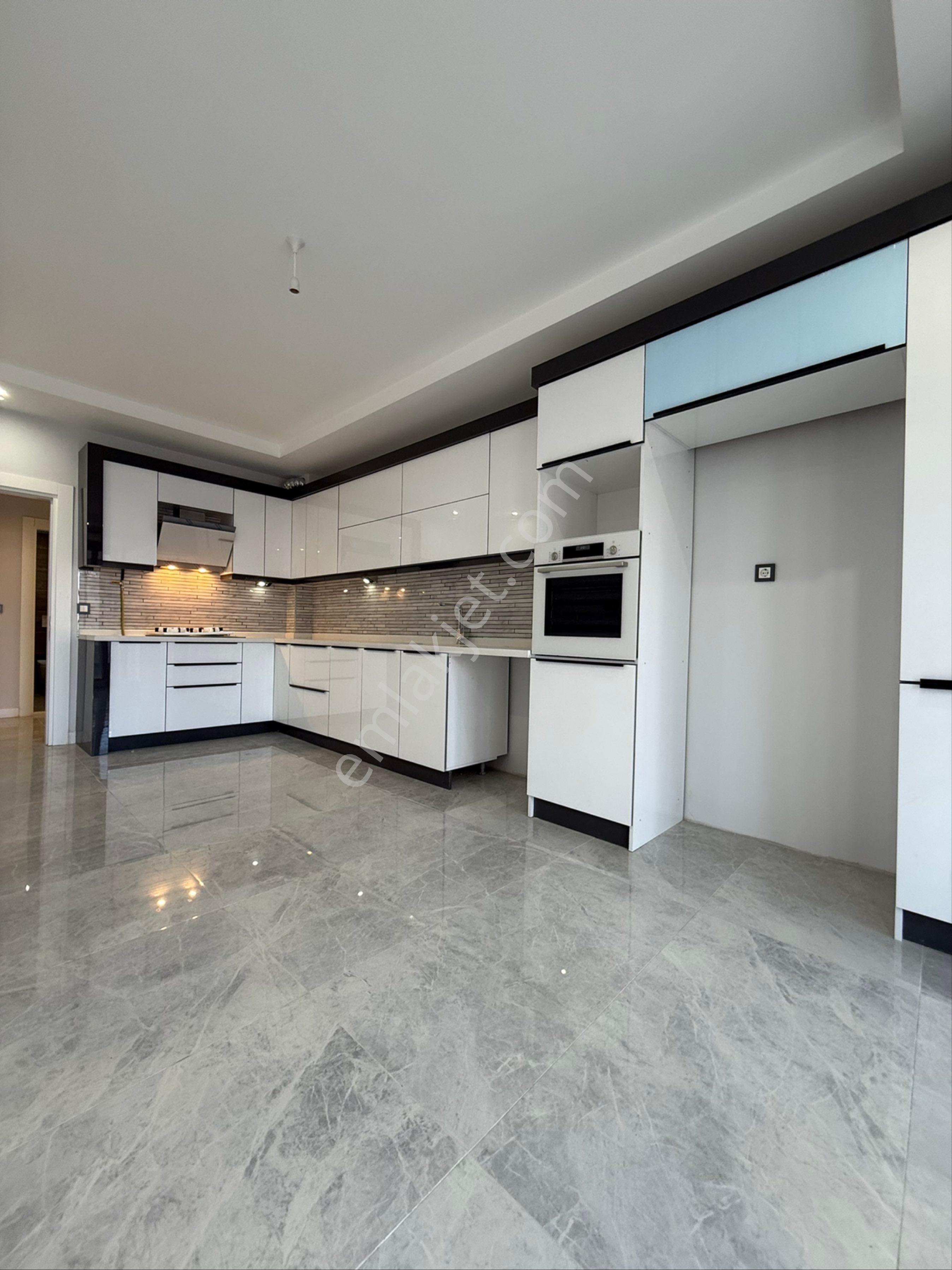 Çamlıca Mahallesin'de Ultra Luxury 3+1 Satılık Daire Mk-12