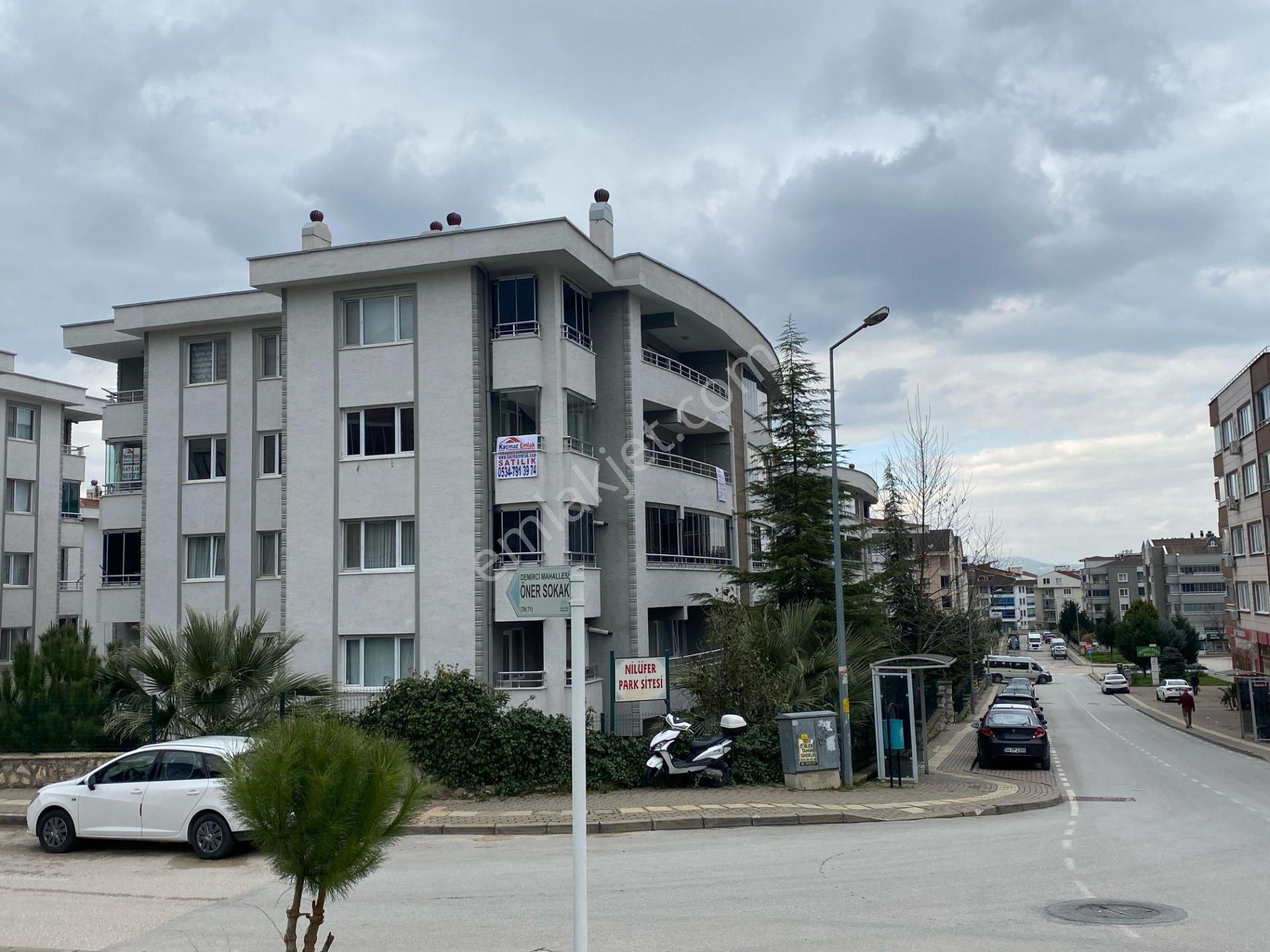 Nilüfer Demirci Satılık Daire Kaçmaz Emlak Demirci Mah Nilüfer Park Sitesi Satılık 4+1 Fırsat Daire