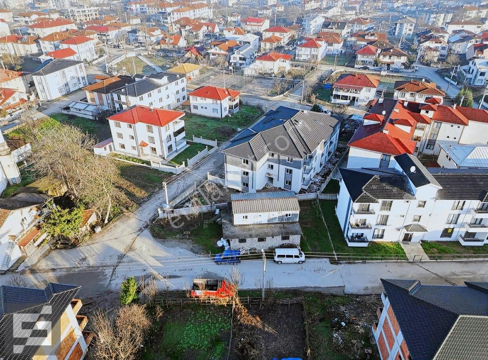 Akyazı Yeni Satılık Konut İmarlı Sancak Emlak'tan Yeni Mahallede Satılık 472 M2 Köşe Parsel