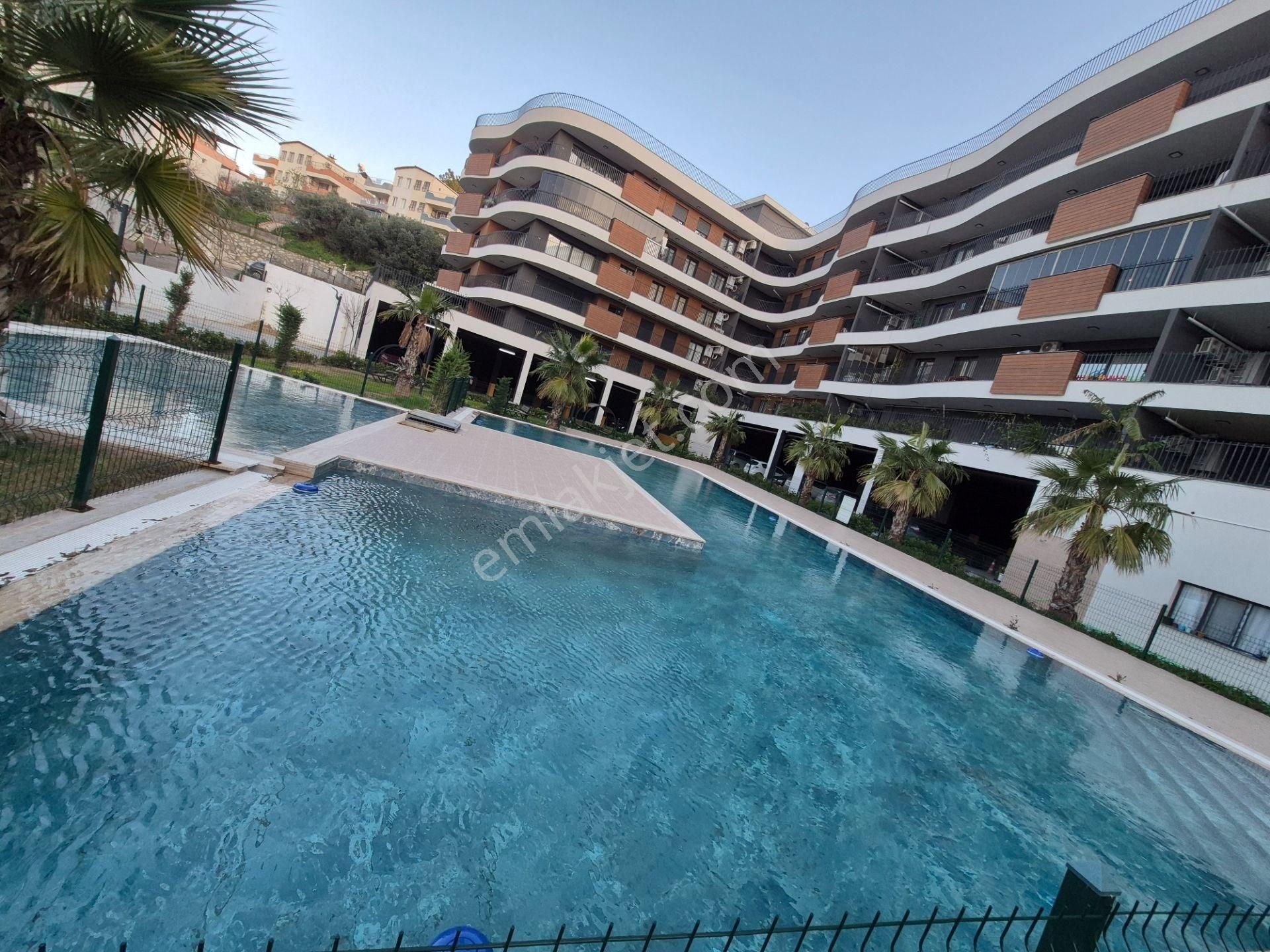 Acil Kuşadası'nda Özel Bahçeli Villa Keyfinde Rezidans Daire