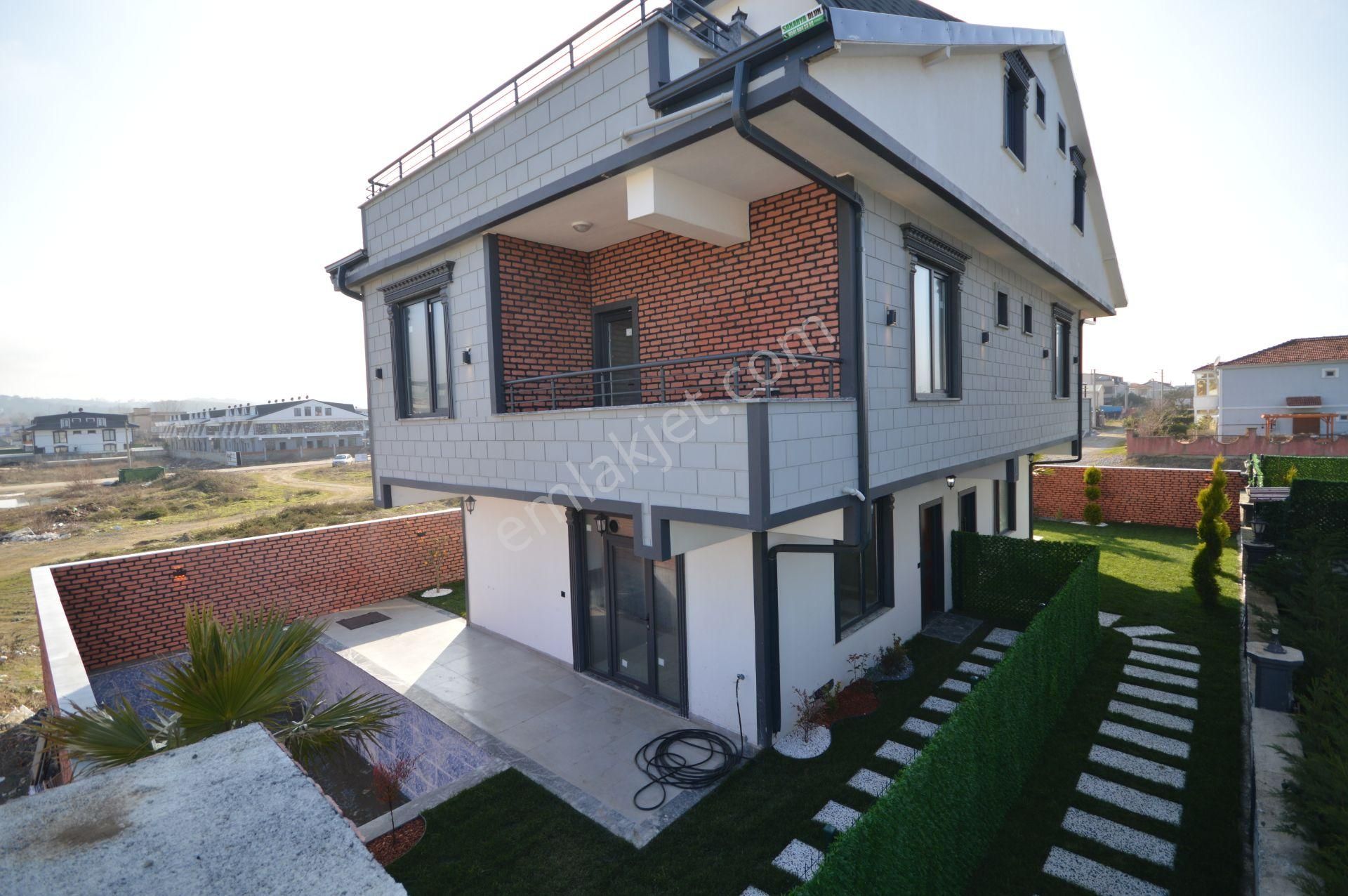 Sakarya Kocaali'de Deniz Manzaralı Havuzlu Villa!