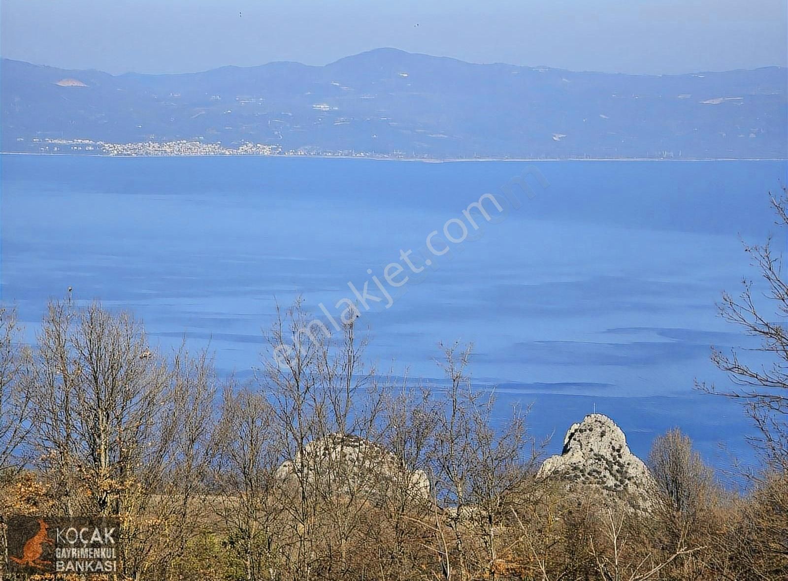 İznik Göllüce Satılık Tarla İznik Göllüce Köyünde Tamamı Göl Manzaralı 4332 M2 Arazi