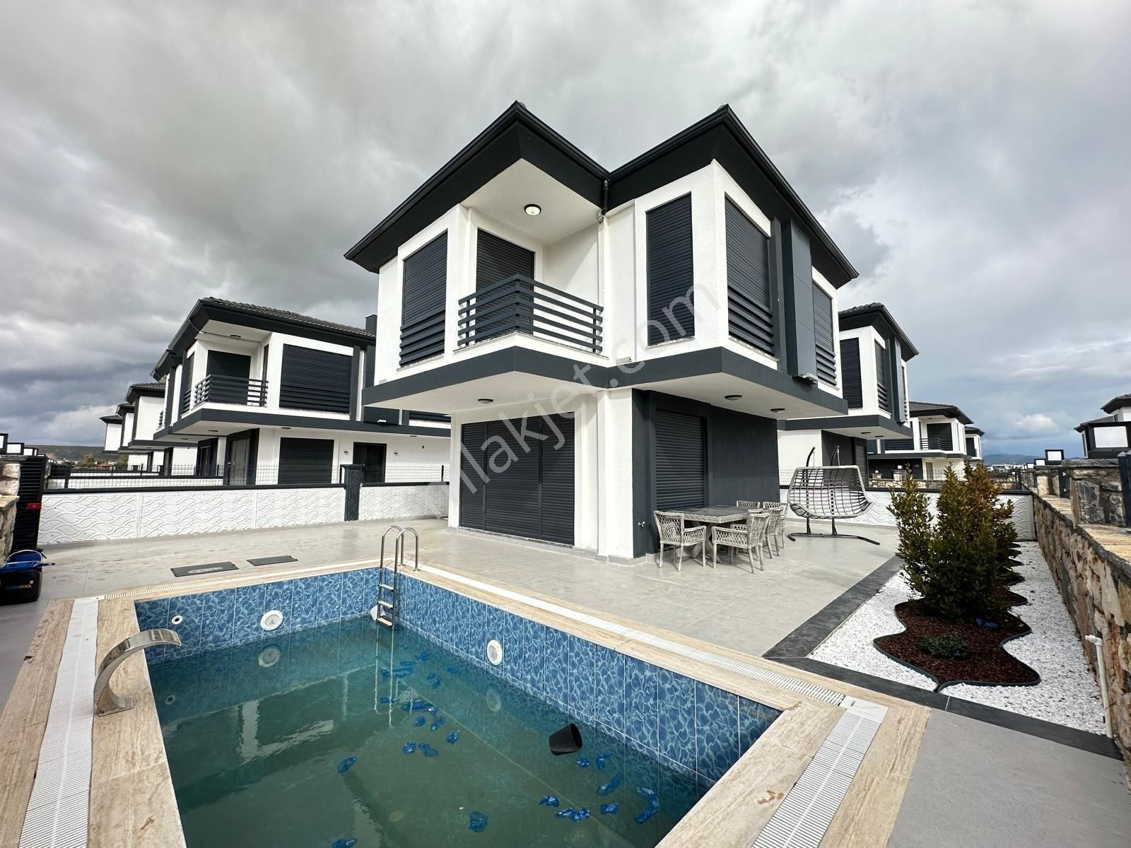 Didim Altınkum Satılık Villa Didim Yeşilkentte Denize Yakın 3+1 Villa