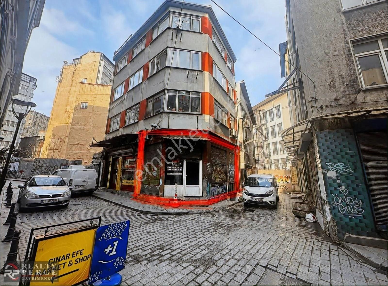 Beyoğlu Müeyyetzade Kiralık Dükkan & Mağaza Karaköyün Göbeği Necatibey Caddesi Parellelinde Köşe Dükkan