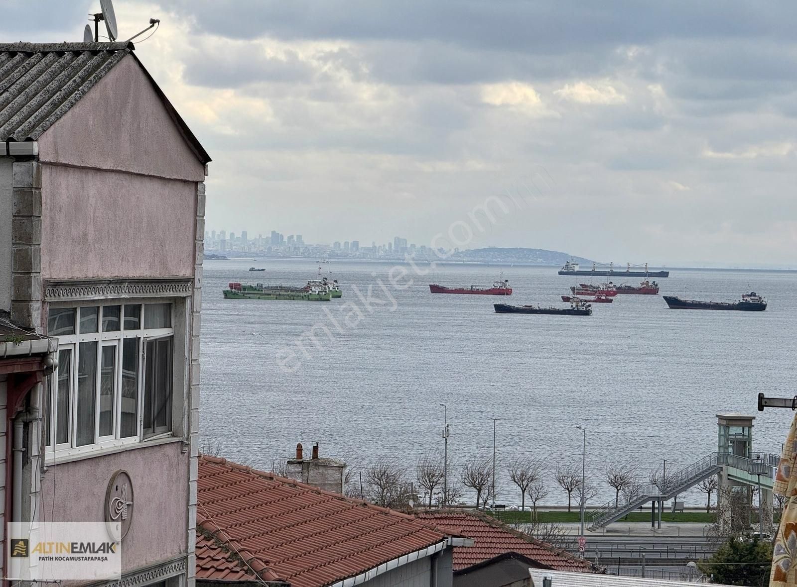 Fatih Koca Mustafapaşa Satılık Daire Altınemlaktan Deniz Manzaralı 2+1 Arakat 75 M2 Satılık Daire