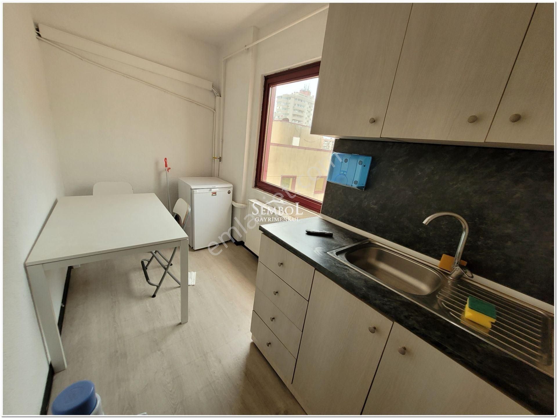 Kozyatağı E5 Zitaş Blokları Yatırımlık Plaza Katı Satılık