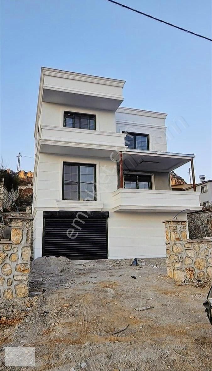 Toroslar Soğucak Satılık Villa Mersin Toroslar Soğucak Yaylası'nda Lüks 5+1 Villa