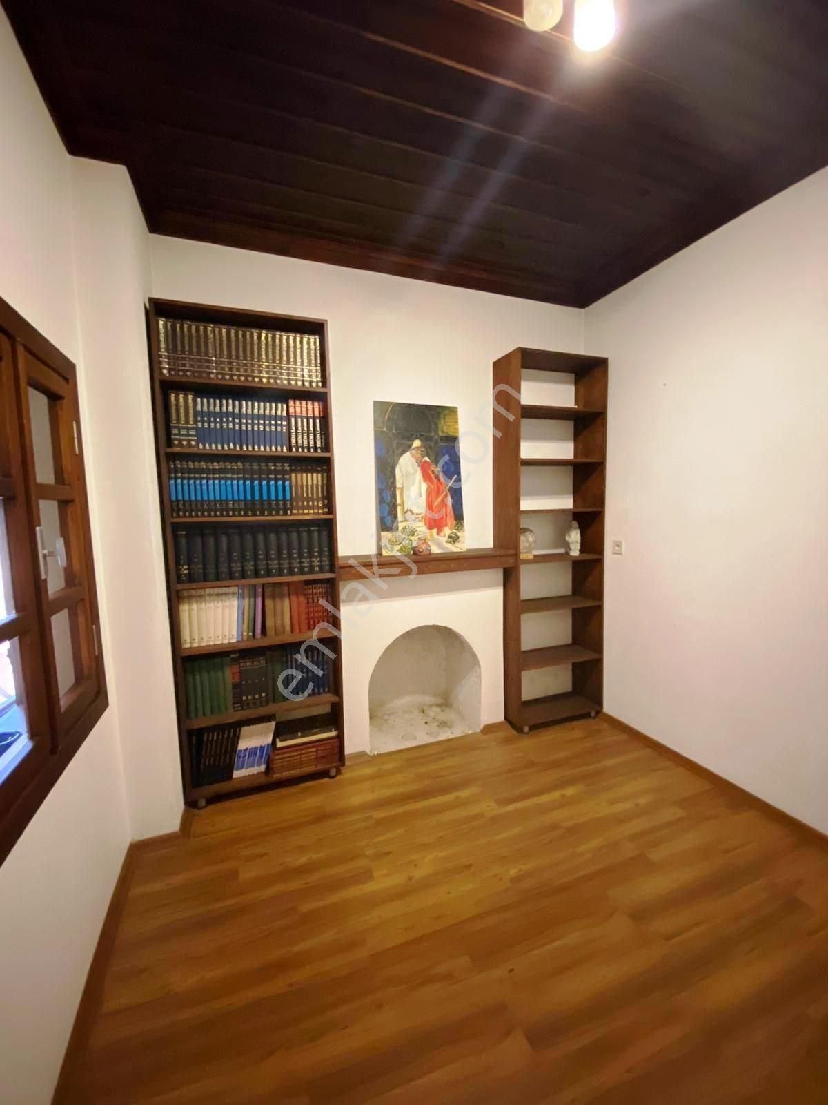 Milas Merkezde Full Restorasyonlu İki Müstakil Ev - Görsel 13