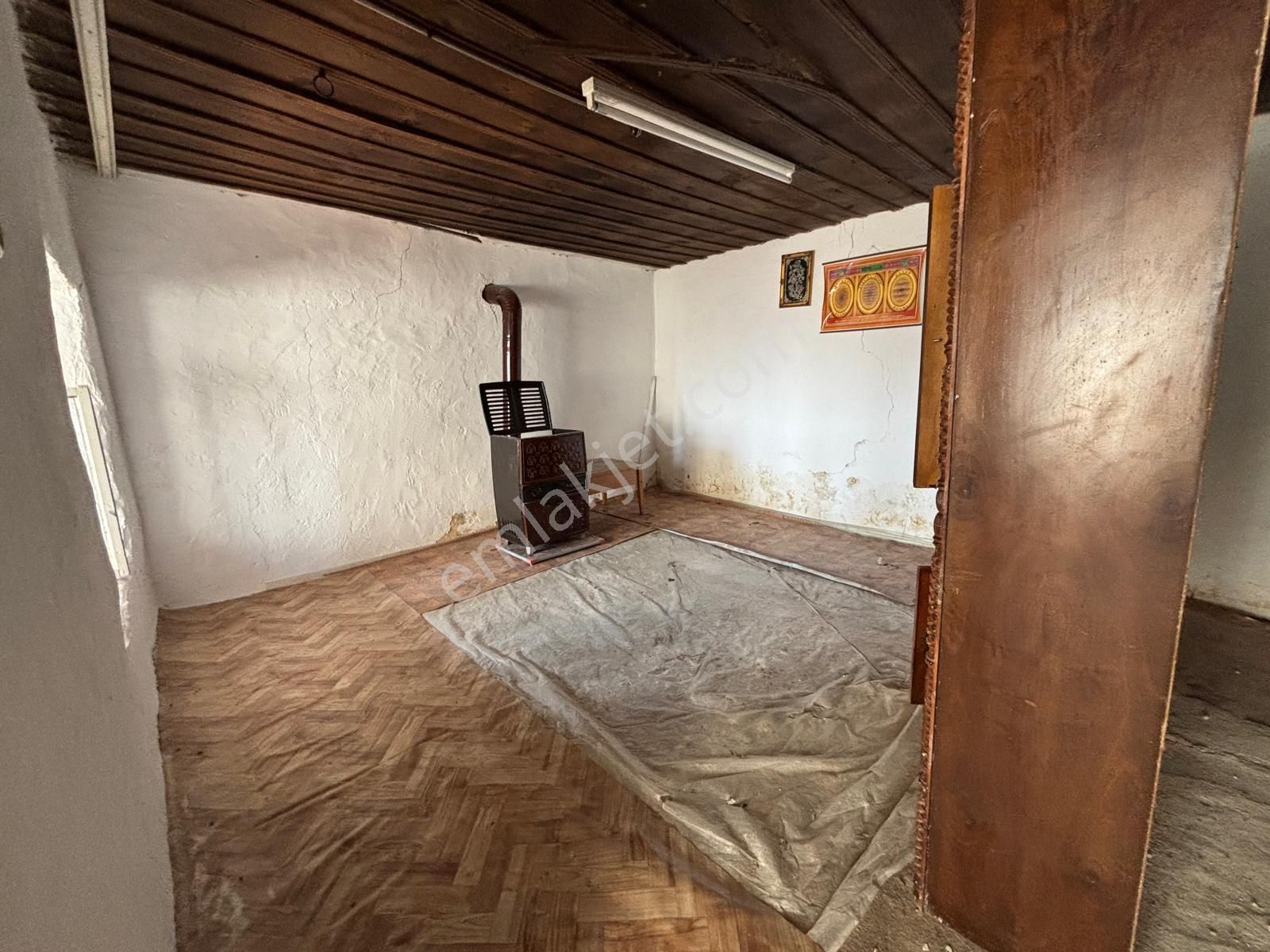 Yukarıkırıklar Mahallesi Merkeze Yakın Köy Evi - Görsel 6