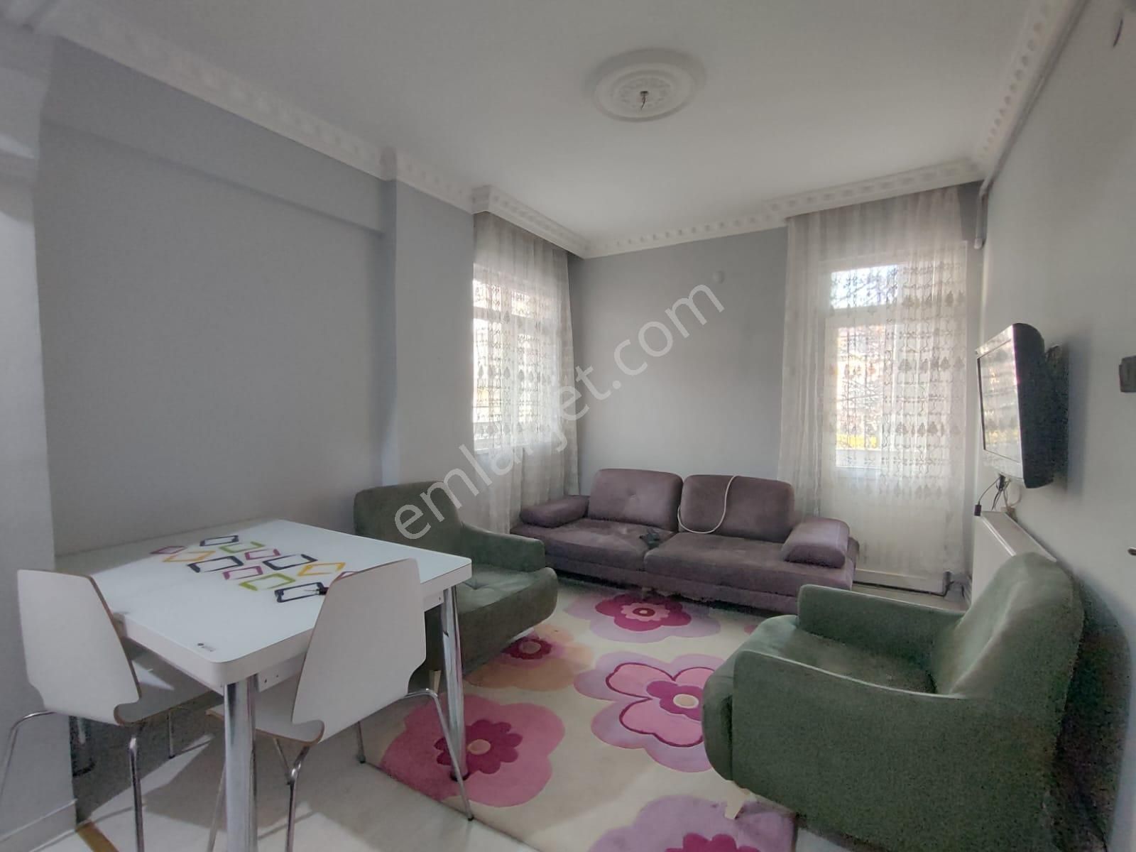 Ataşehir İçerenköy Kiralık Daire Aren Emlak | Eşyalı Amerikan Mutfaklı Ana Caddeye Yakın Balkonlu 1+1 Kombili Yüksek Giriş Daire.