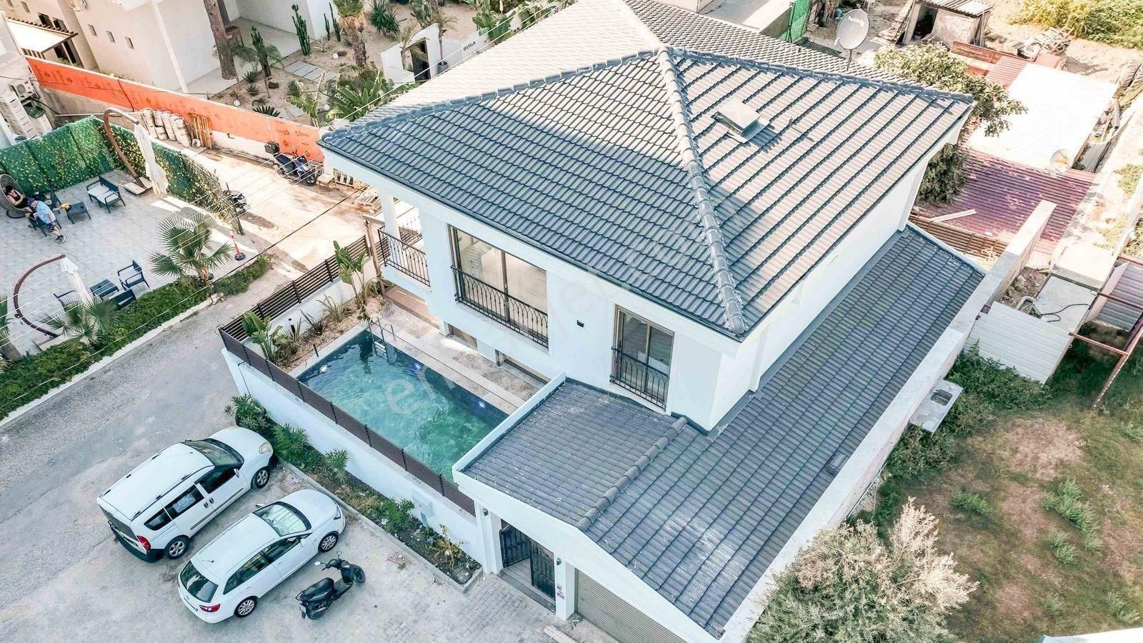 Kuşadası Yavansu Mevki Plaja 100 Metre Satılık Müstakil Özel Vila