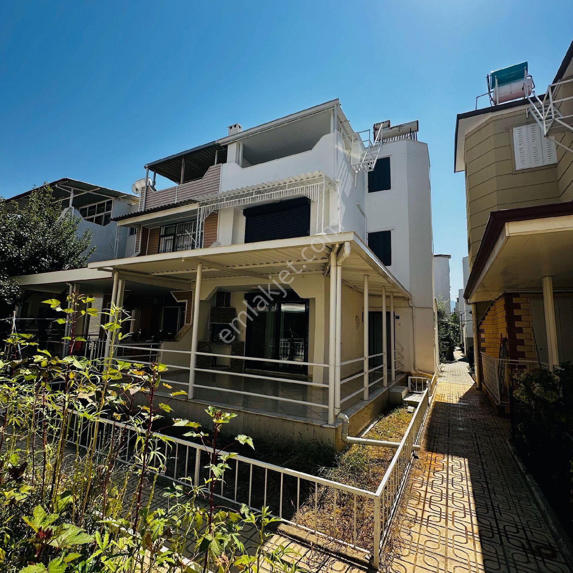 Kuşadası Davutlar Satılık Villa Kuşadası Davutlarda Site İçerisinde Triplex Villa