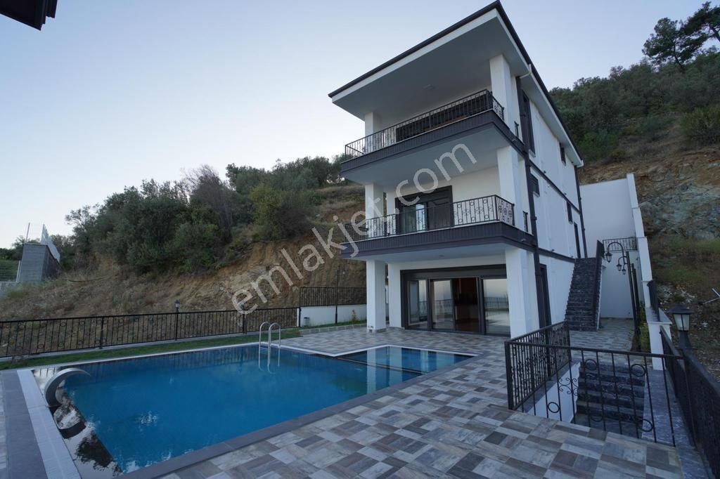 Edremit Altınoluk Satılık Villa Altınoluk Tripleks Tam Müstakil 6+2 Villa Full Deniz Manzaralı