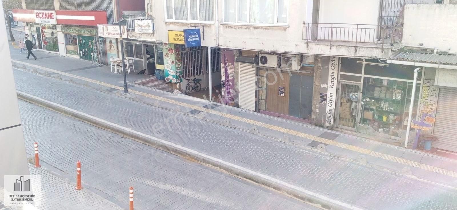 Maltepe Bağlarbaşı Satılık Daire Maltepe Bağlarbaşı'nda Acil Satılık 3+1 Köşe Daire