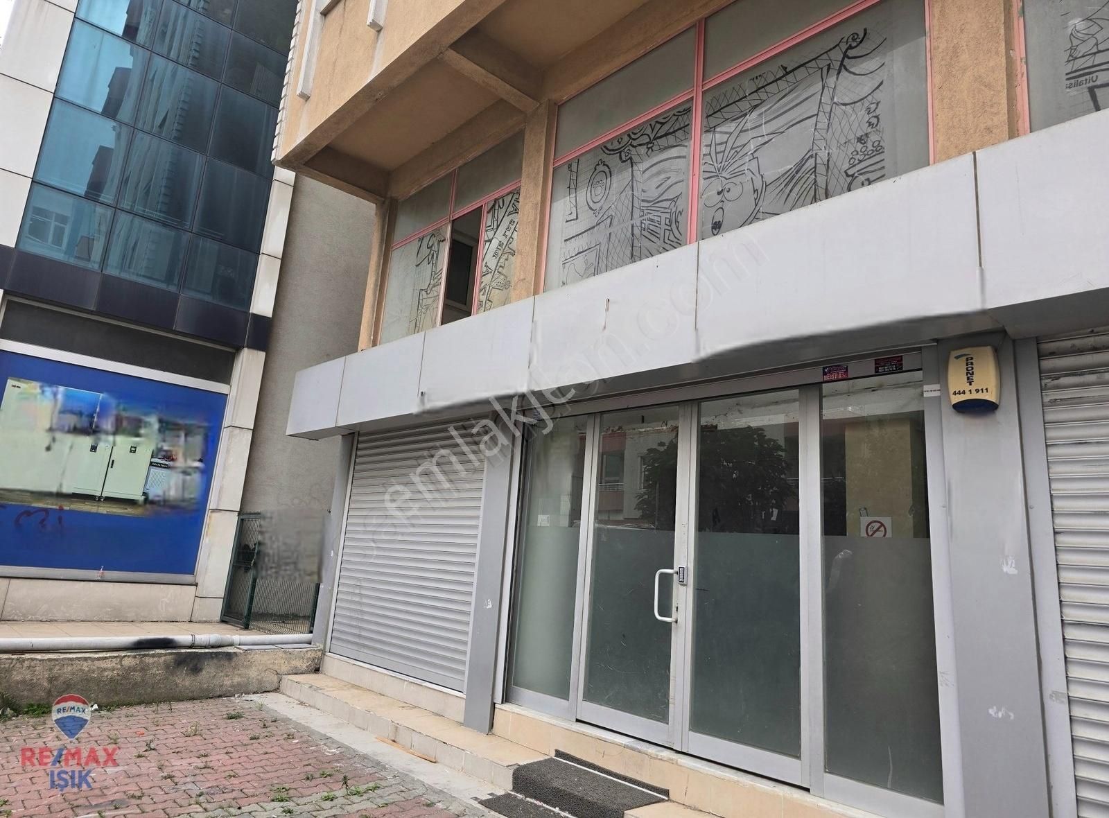 Ataşehir Ferhatpaşa Kiralık Dükkan & Mağaza Ataşehir De Cadde Üstü Çok Amaçlı Yedpaya Yakın İşyeri 900m2