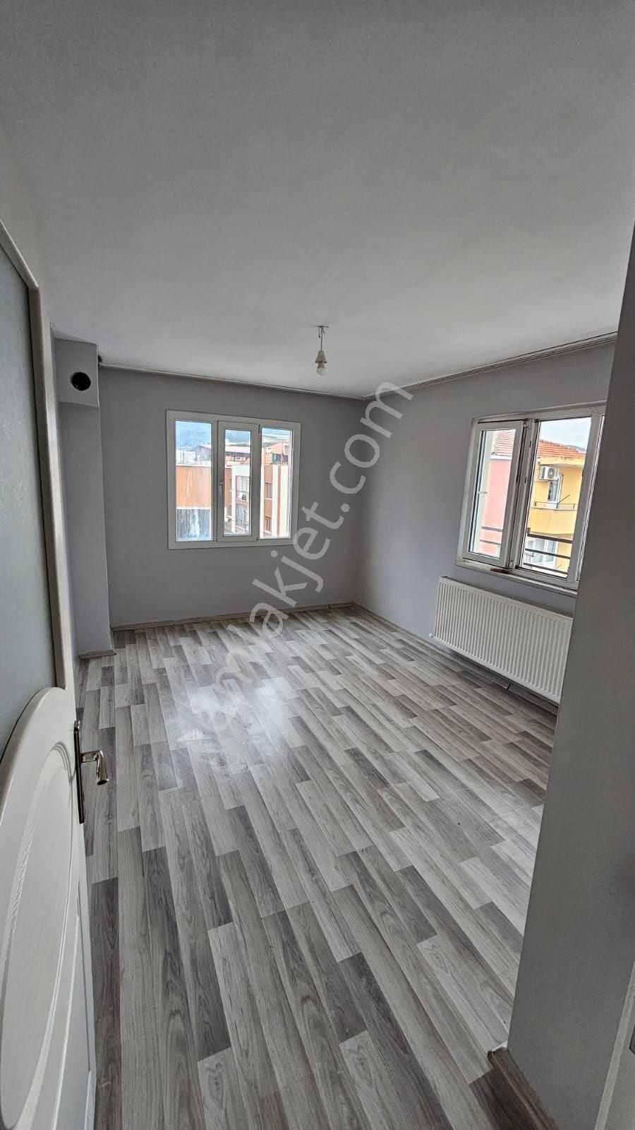 Yunusemre Barbaros Kiralık Daire 3+1 Sahibinden Temiz Karanlık Odası Olmayan Yeni Daire