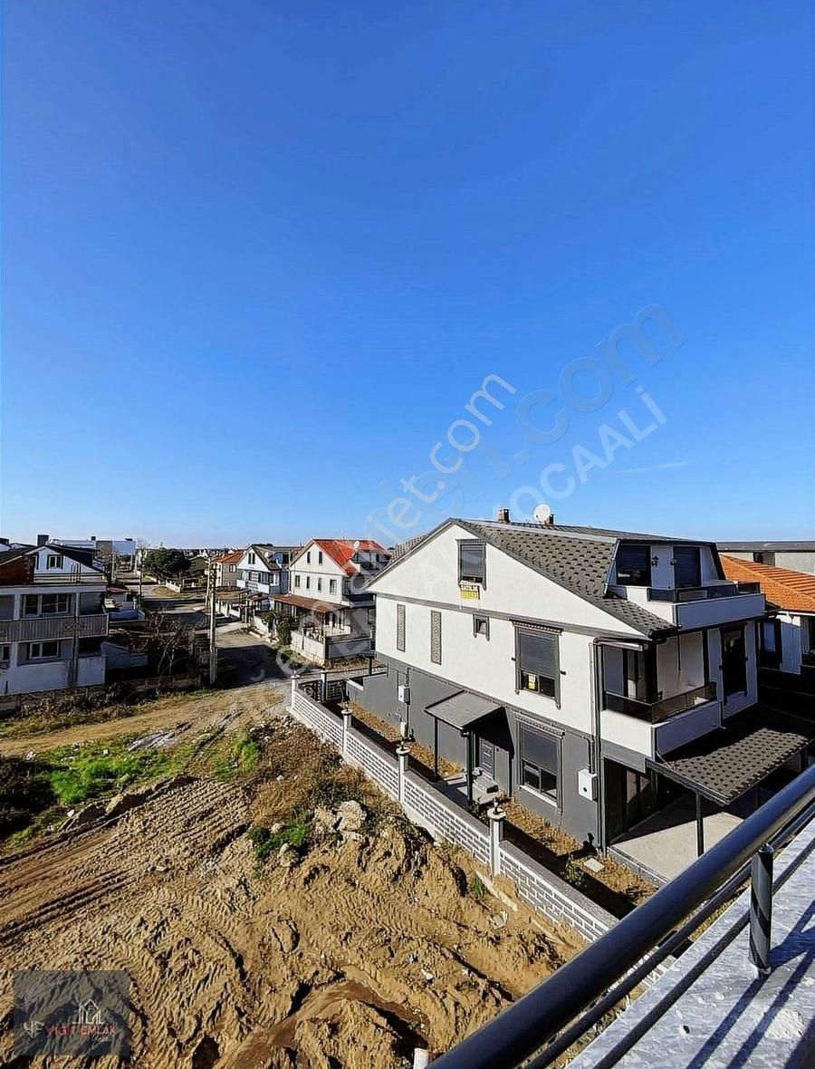 Kocaali Alandere Satılık Villa Denize 300 Metre Mesafede 3+1 Havuzlu Tripleks Villla