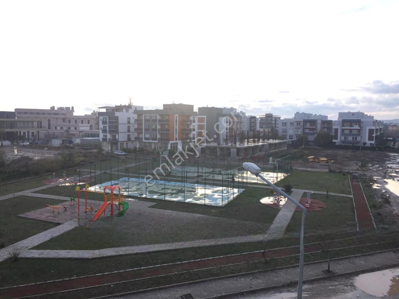 Menemen İnönü Satılık Daire Seyrek Stüdyo City Arakat Önü Açık Havuzlu Tam 1+1