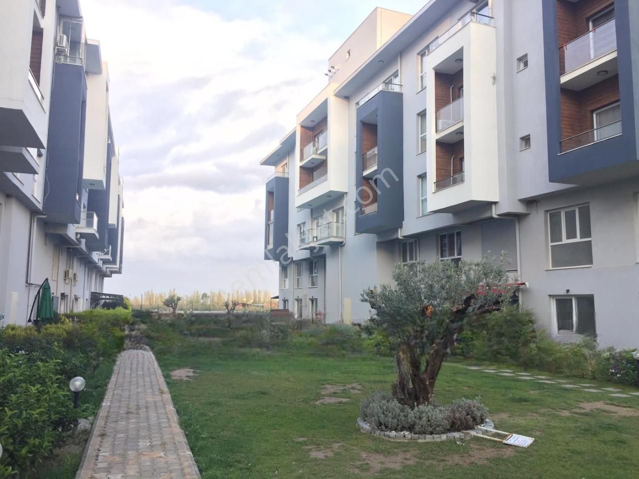 Seyrek Stüdyo City Arakat Önü Açık Havuzlu Tam 1+1 - Görsel 3