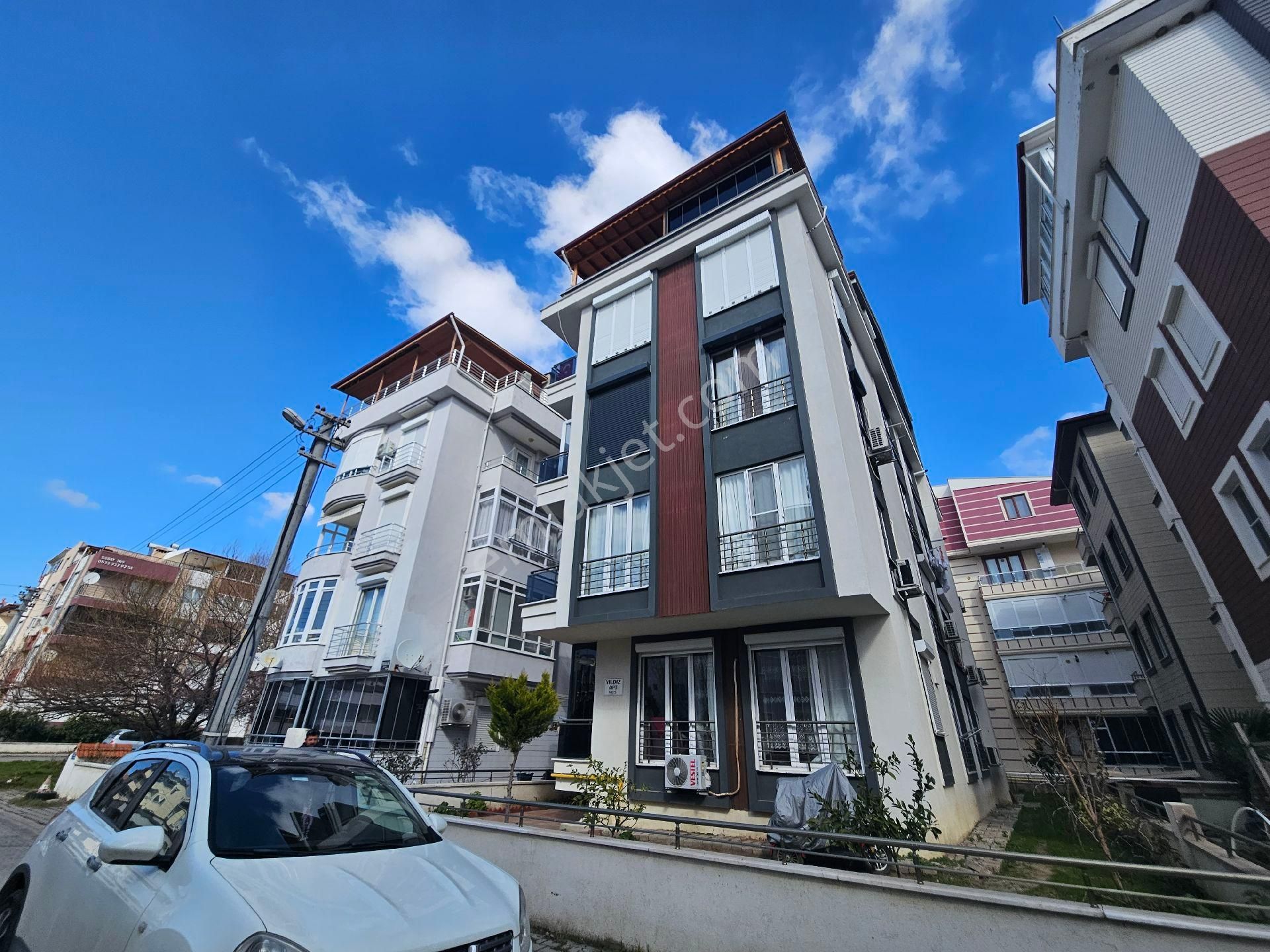 Cantan Emlaktan Akçayda Denize 350m Mesafede 6 Yaşında Asansörlü Ön Cephe Lüks Daire