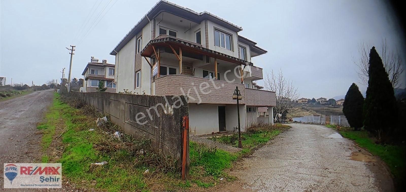 Termal Akköy Köyü Satılık Villa Manzaralı Villa 4+1 150m2 Yalova -akköy