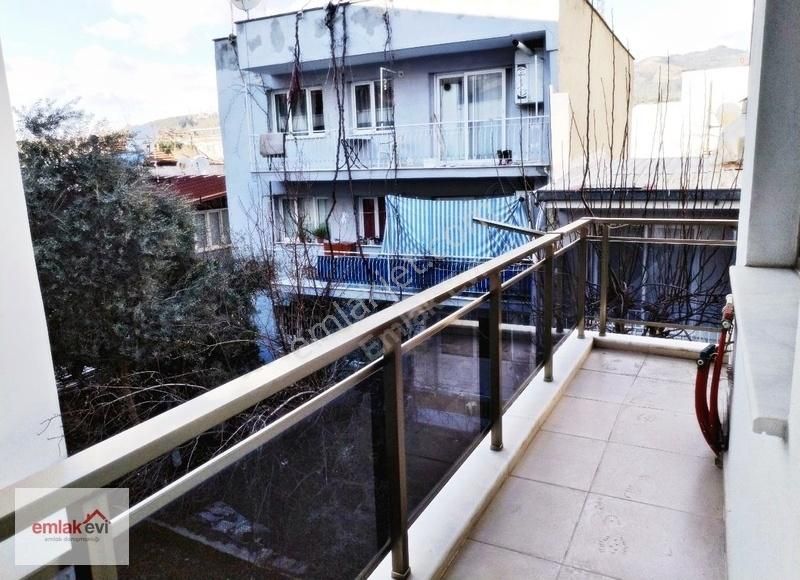 Efeler Ata Kiralık Daire Emlak Evi'nden Ata Mh. Doğalgazlı Arakat 3+1 Kiralık Daire