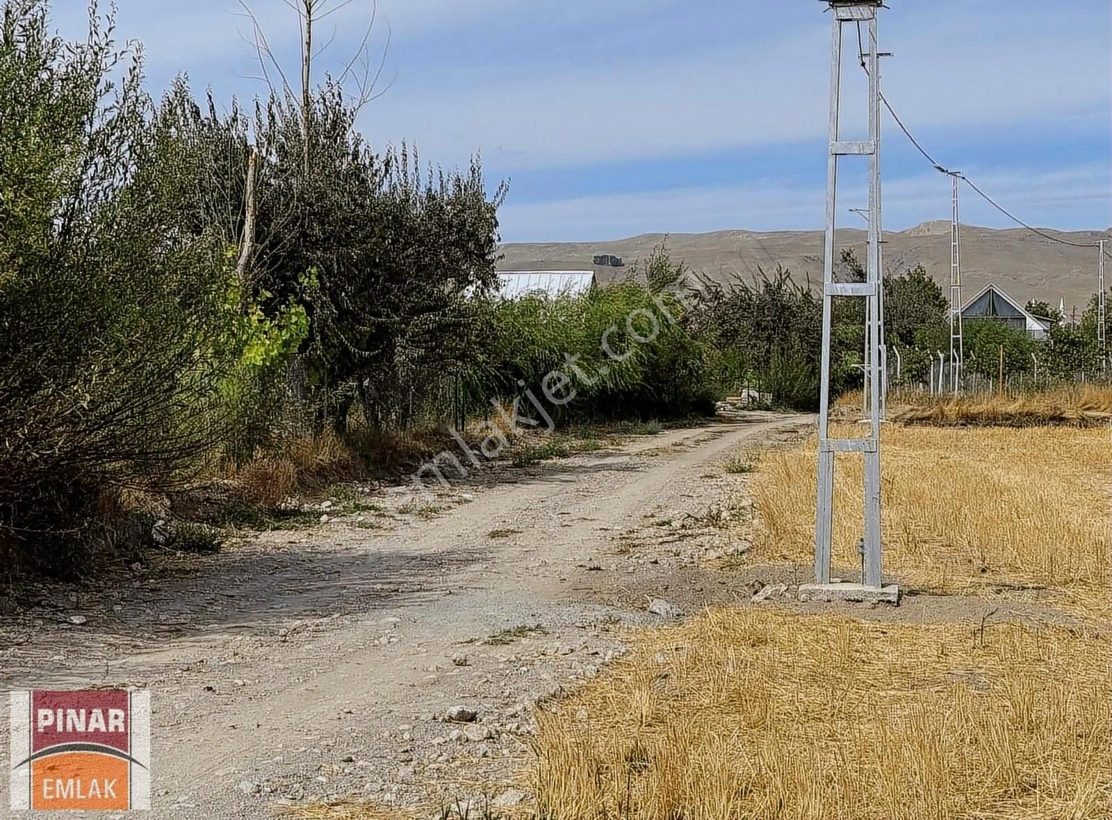 Tuşba Alaköy Satılık Tarla Pınar Emlak'tan Alaköy'de Yerleşim Yeri İçinde Arsa