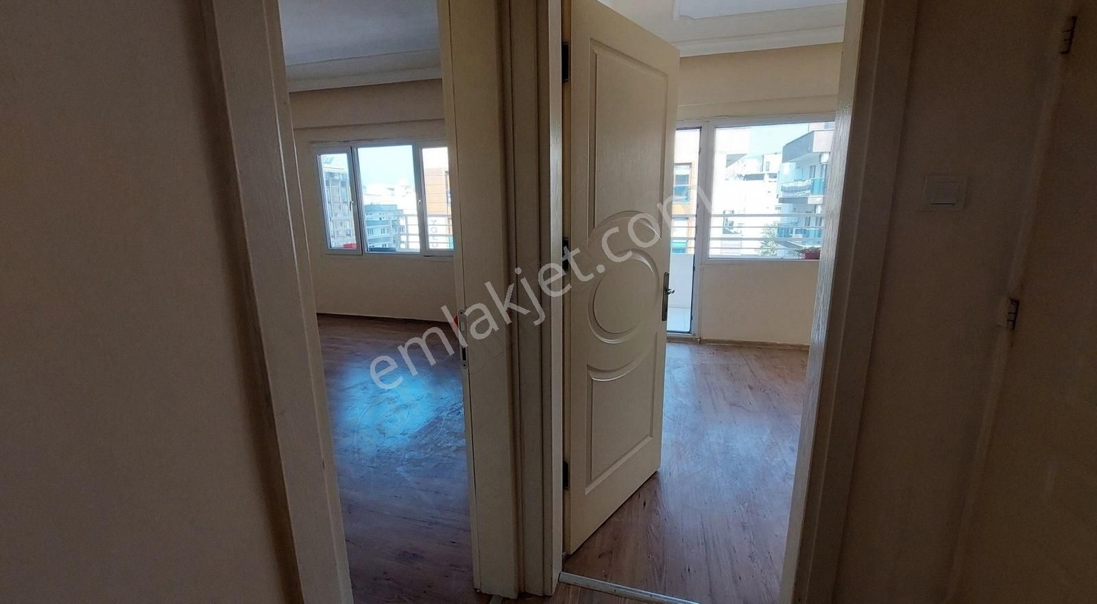 Kuşadası Cumhuriyet Kiralık Daire Kuşadası Cumhuriyet M Cadde Üstü 3+1 Kiralık Daire