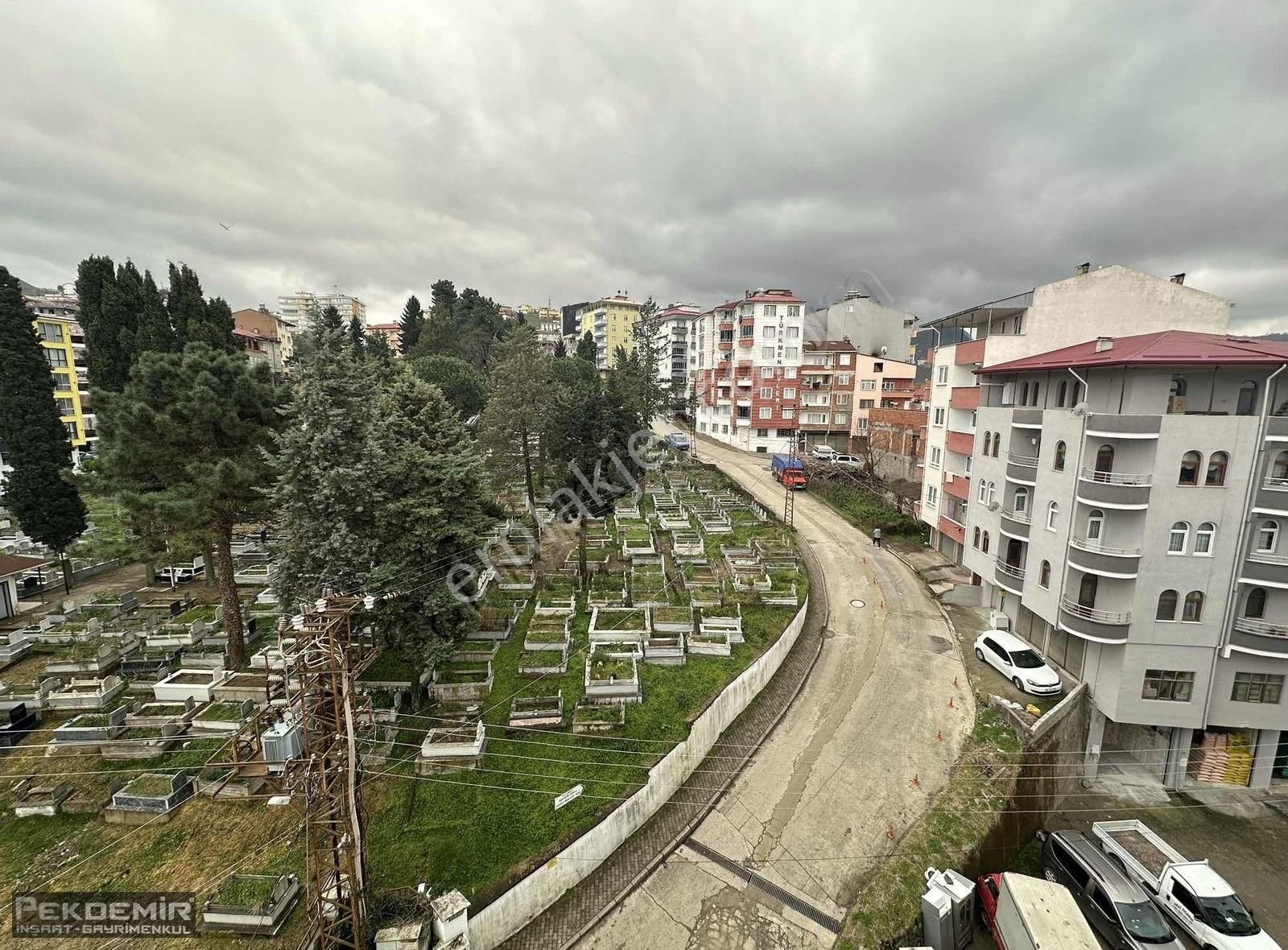 Bulancak İhsaniye Satılık Daire Pekdemir Den Şehir Merkezinde Fırsat 2+1 Çatı Katı.