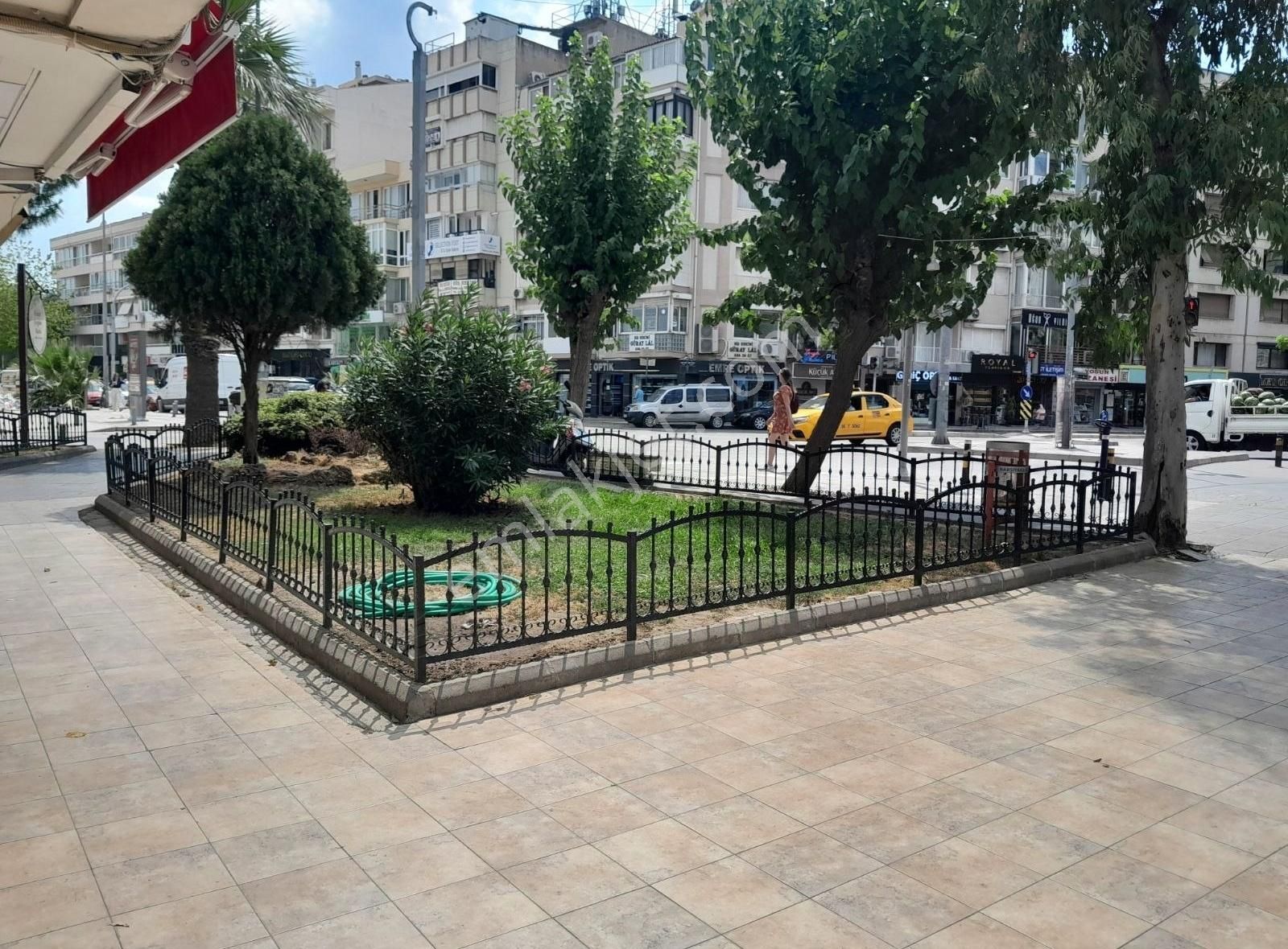 Karşıyaka Bostanlı Kiralık Dükkan & Mağaza İzmir İn İncisi Bostanlı Merkezde Ķöşe Dükkan