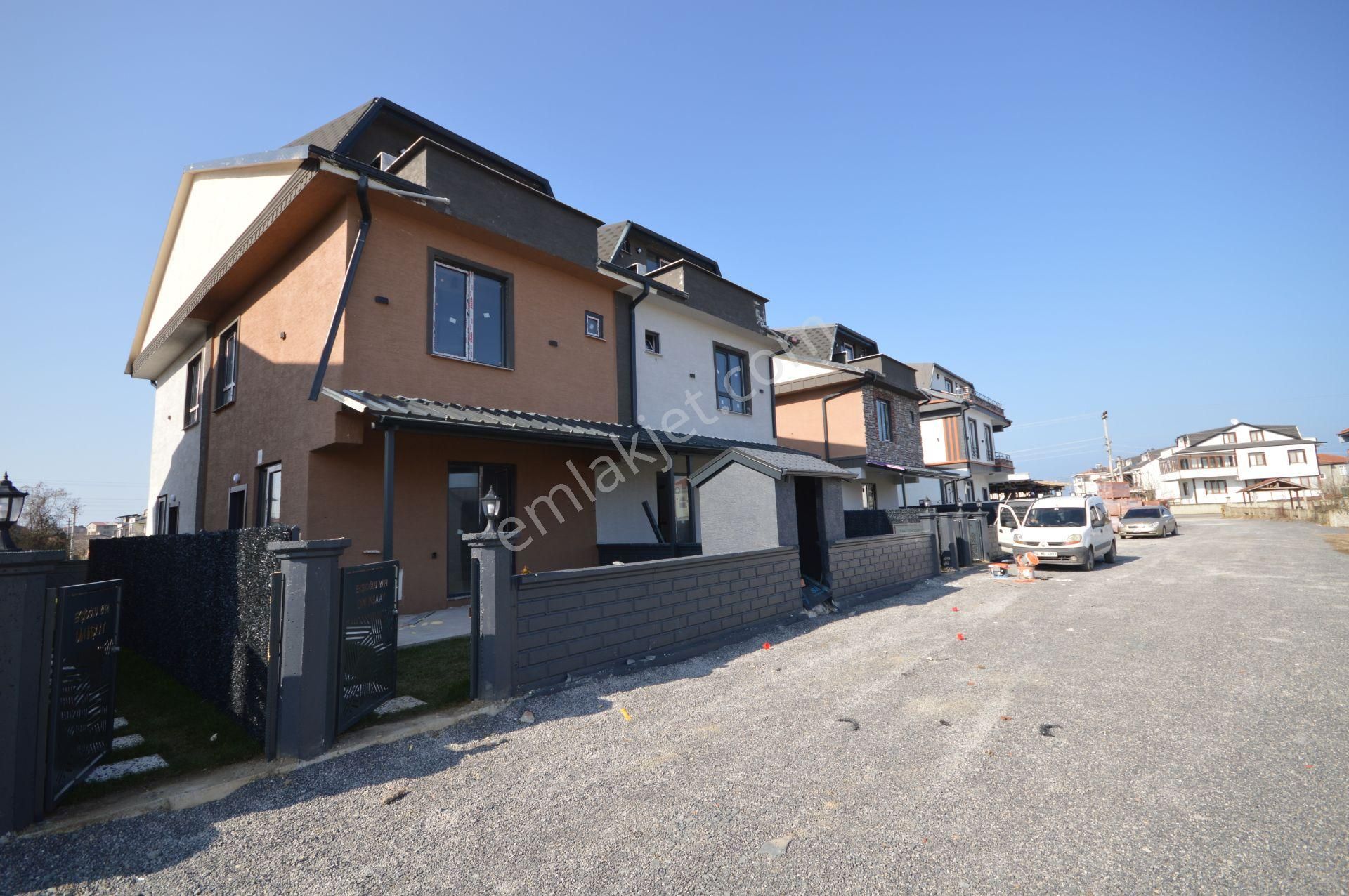 Kocaali Yalı Satılık Villa Sakarya Kocaali Müstakil Bahçeli 3+1 Tripleks Villa