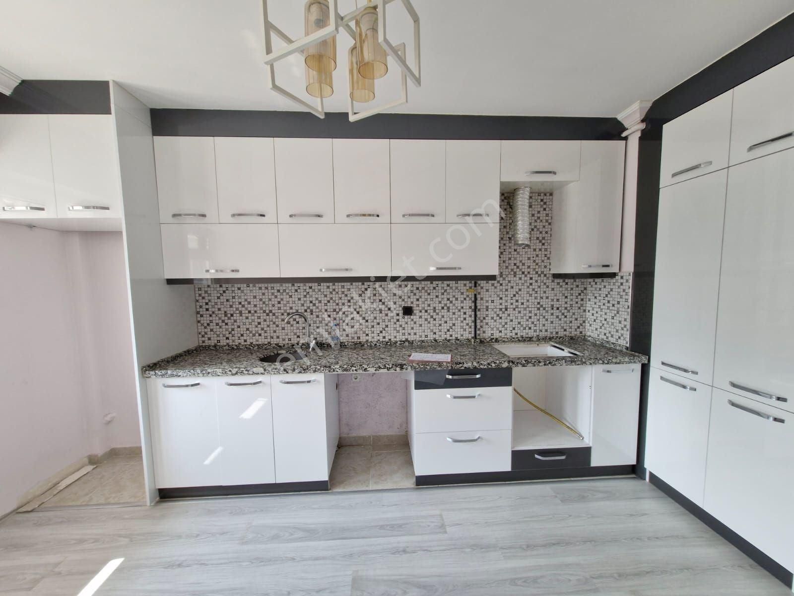 Ulukavak Mahallesi İlim Yayma Arkası Selçuk Sokakta 4+1 Full Yapılı Satılık Lüks Daire