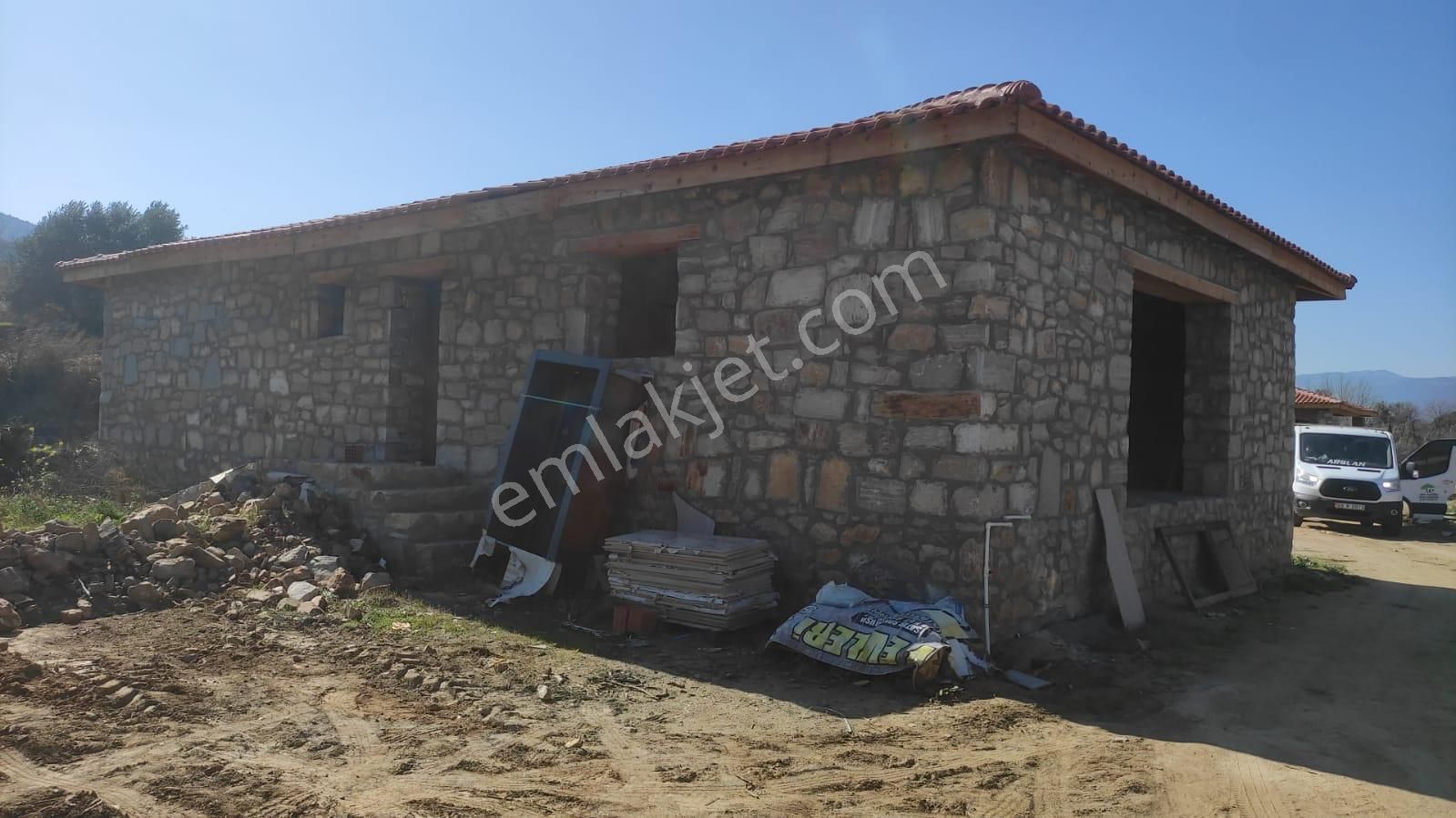 Yazırlı Mahallesinde Satılık Müstakil Taş Ev.... - Görsel 8