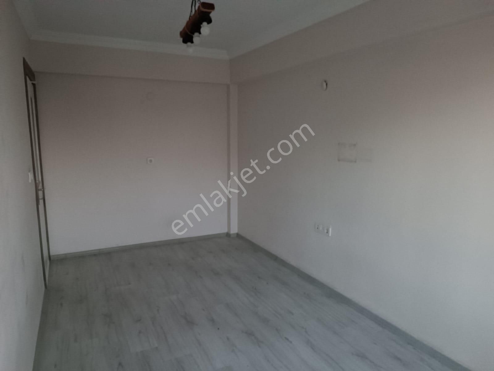 Uşak Merkez Atatürk Kiralık Daire Uşak Emlak Ofisinden Atatürk Mahallesi Şeker Evlerinde Kiralık Dublex Daire